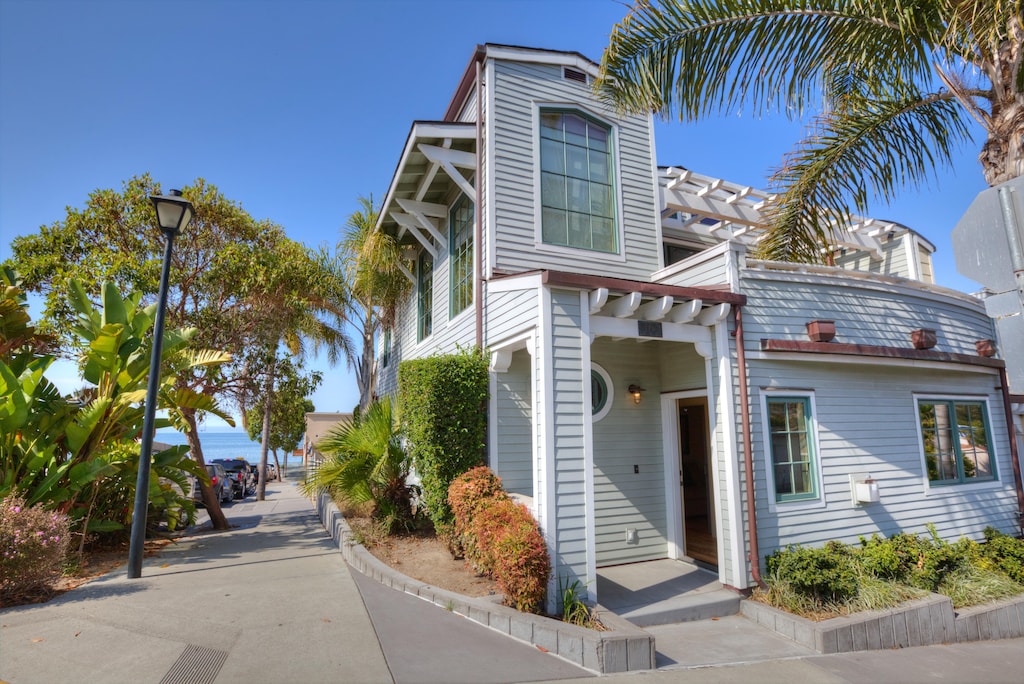 Sunset seekers wanted in Avila Beach - 305 1st Street, Avila Beach CA 93424