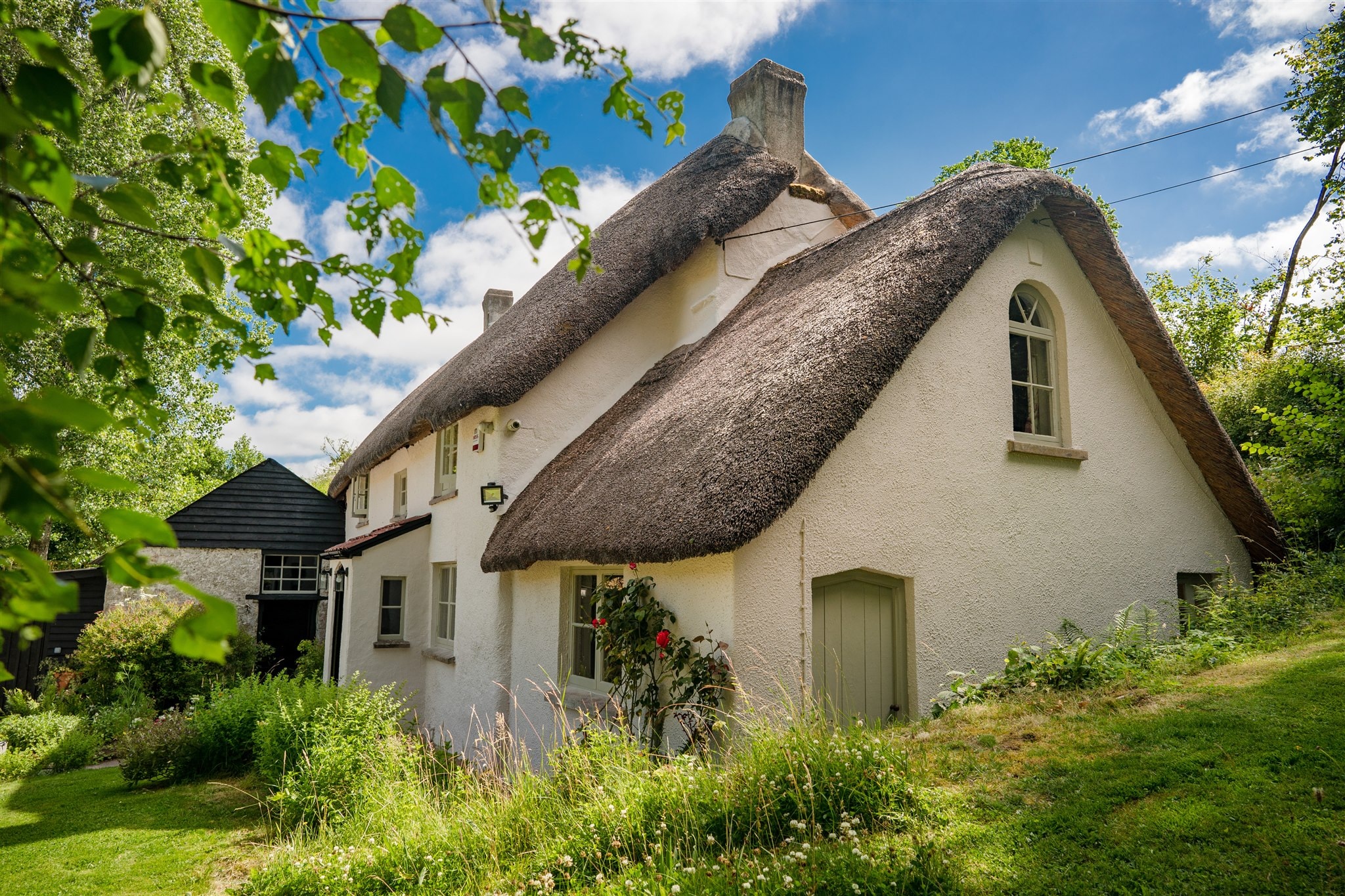 Property Image 1 - Grade-II listed thatched cottage with modern amenities in Devon