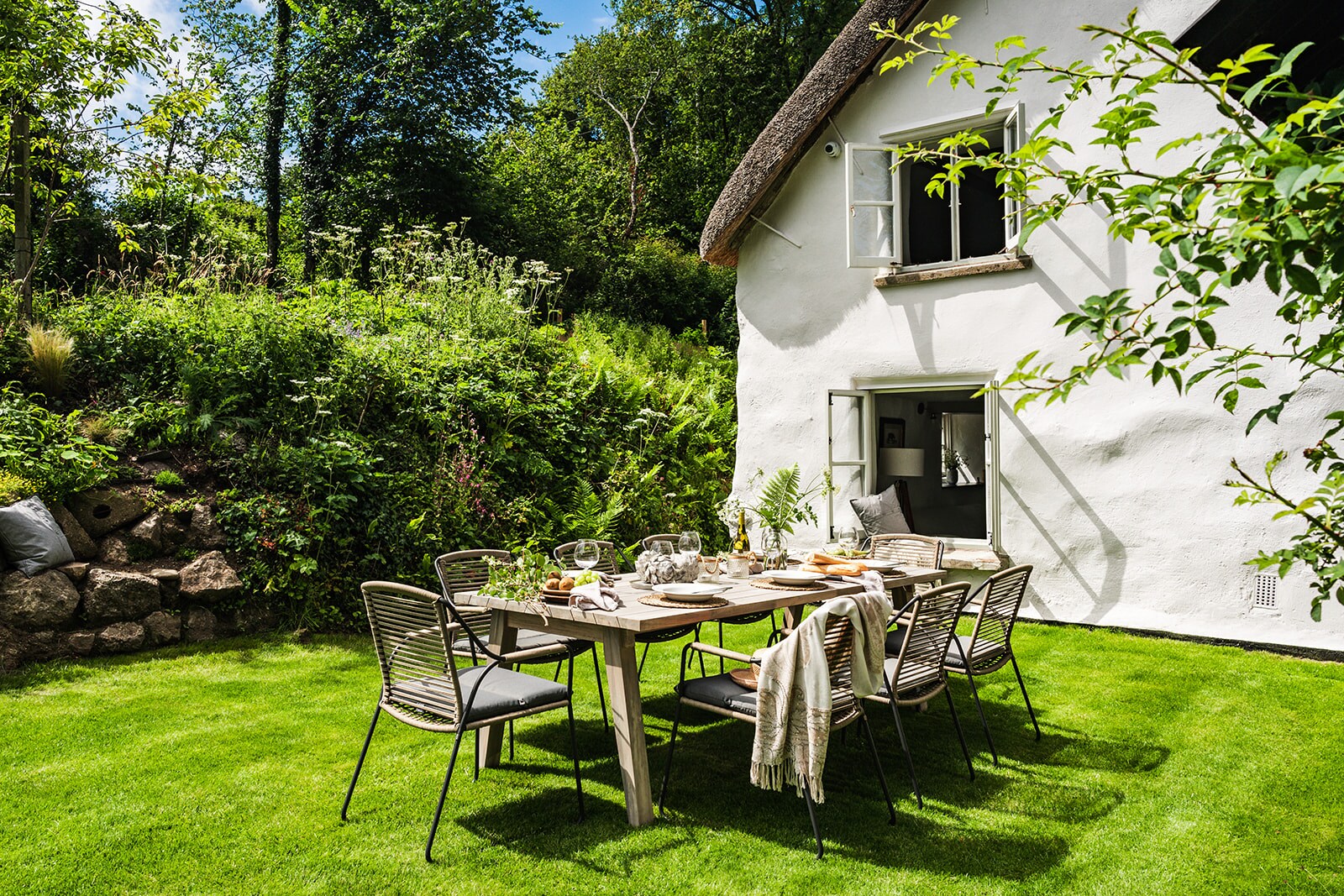 Property Image 2 - Grade-II listed thatched cottage with modern amenities in Devon