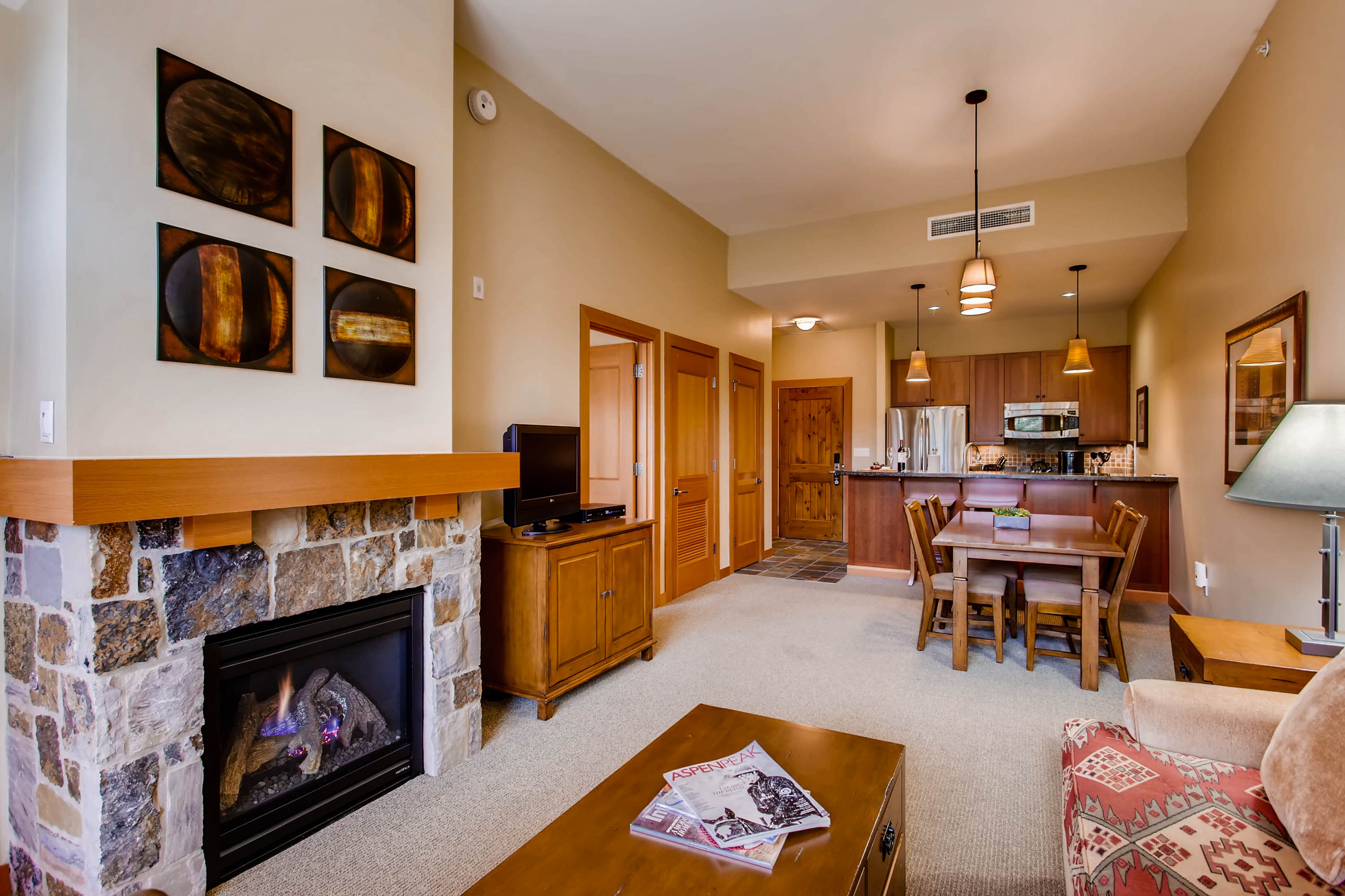 Property Image 2 - Capitol Peak Lodge 3123 - Western contemporary, One Bedroom