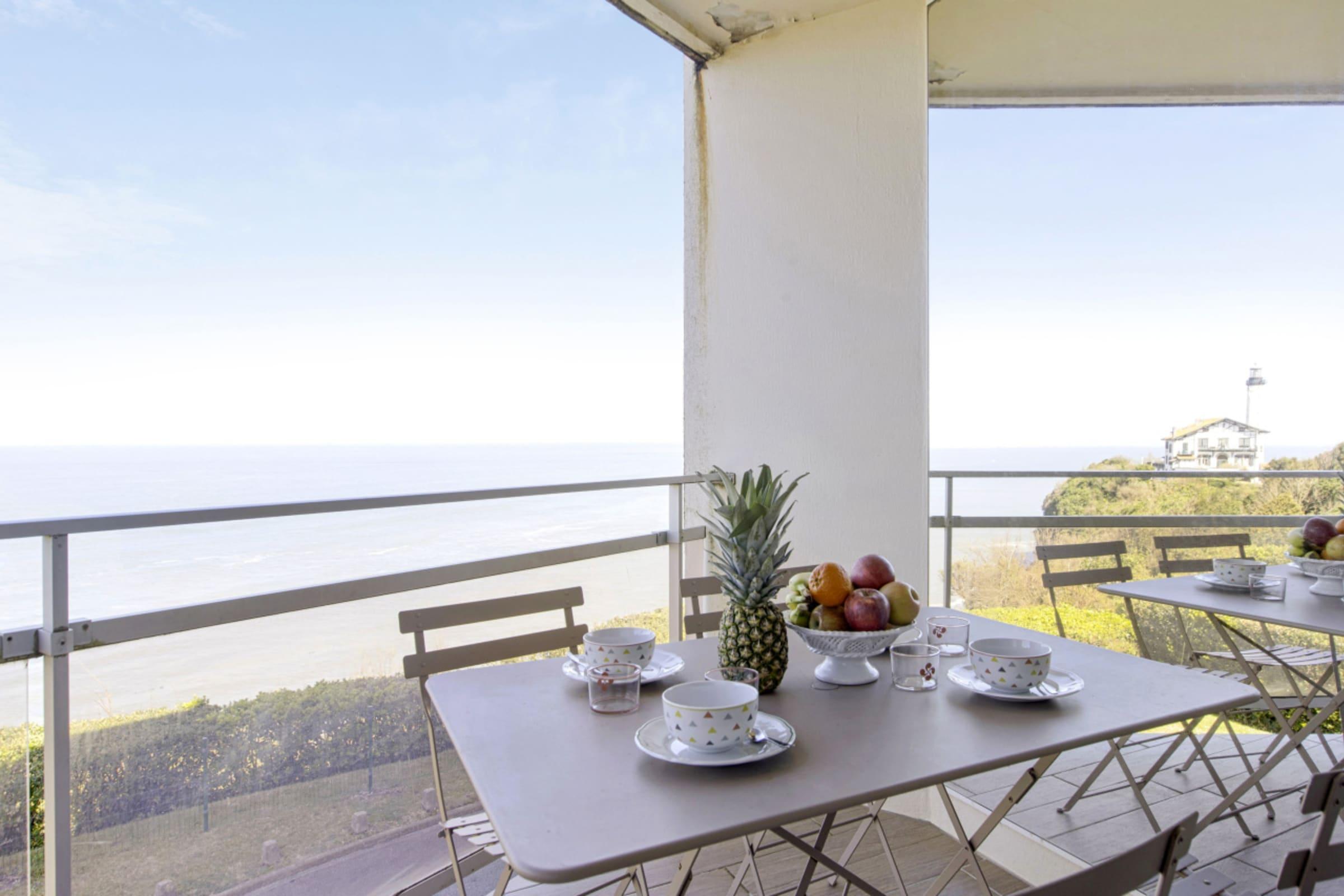 Property Image 1 - Bright 1 bedroom with sea view in Biarritz