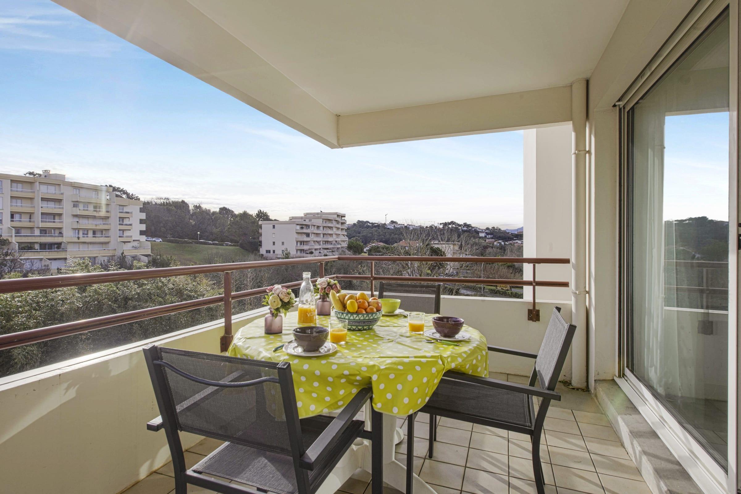 Property Image 1 - Charming one bedroom with balcony in Biarritz