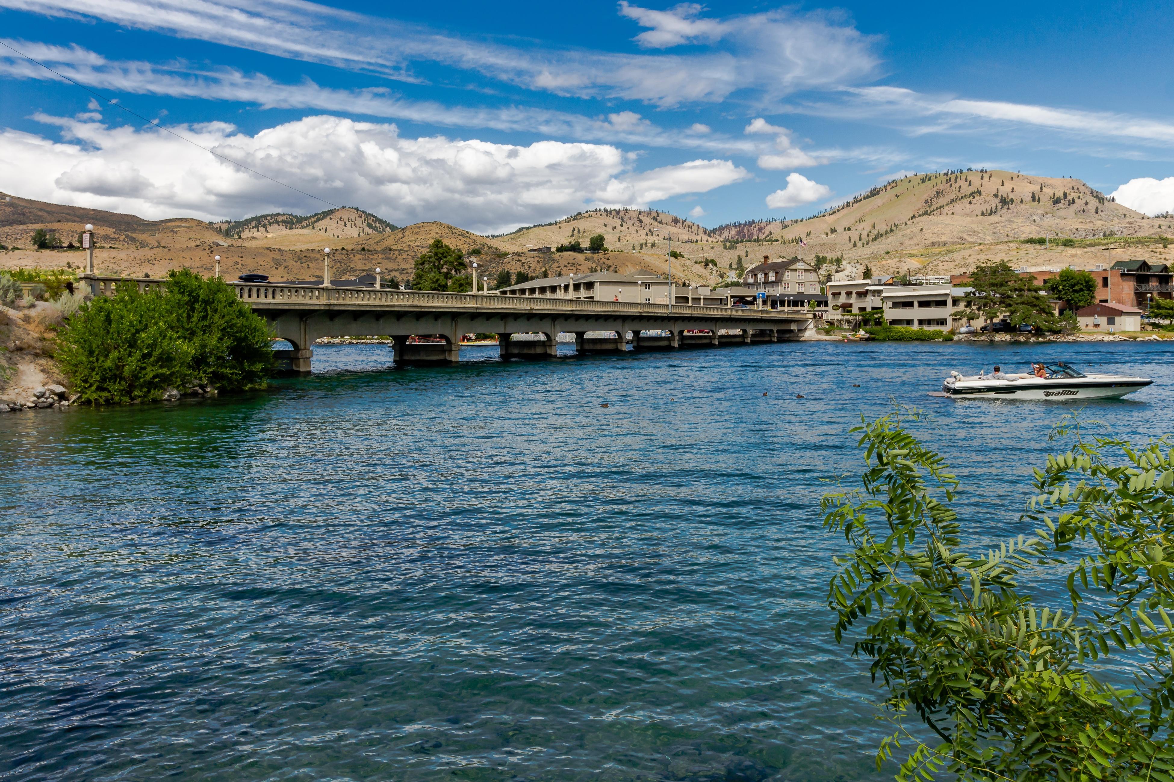 Property Image 2 - Chelan Resort Suites: Lakeside Holiday Suite #205