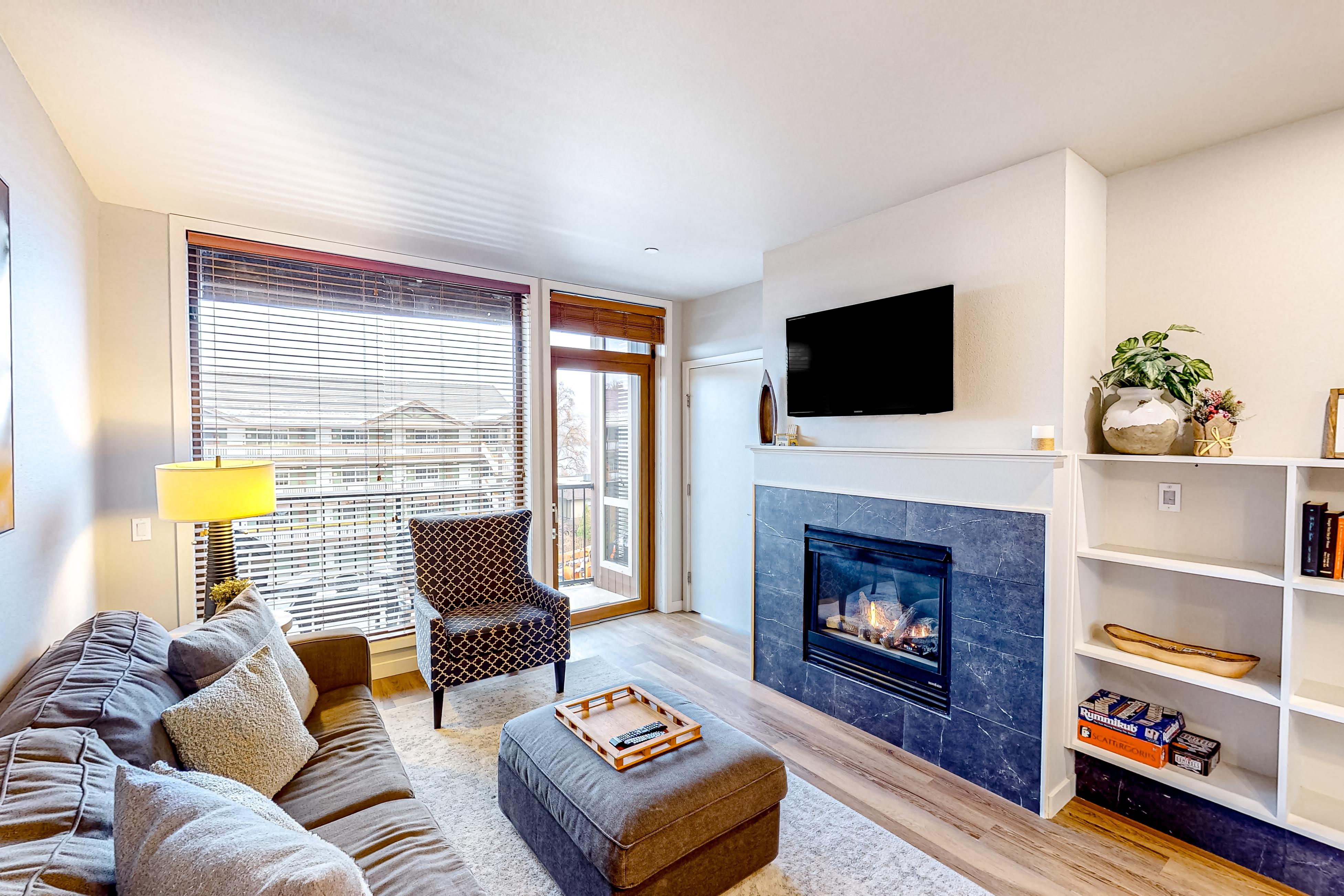 Property Image 1 - Chelan Resort Suites: Lakeside Holiday Suite #205