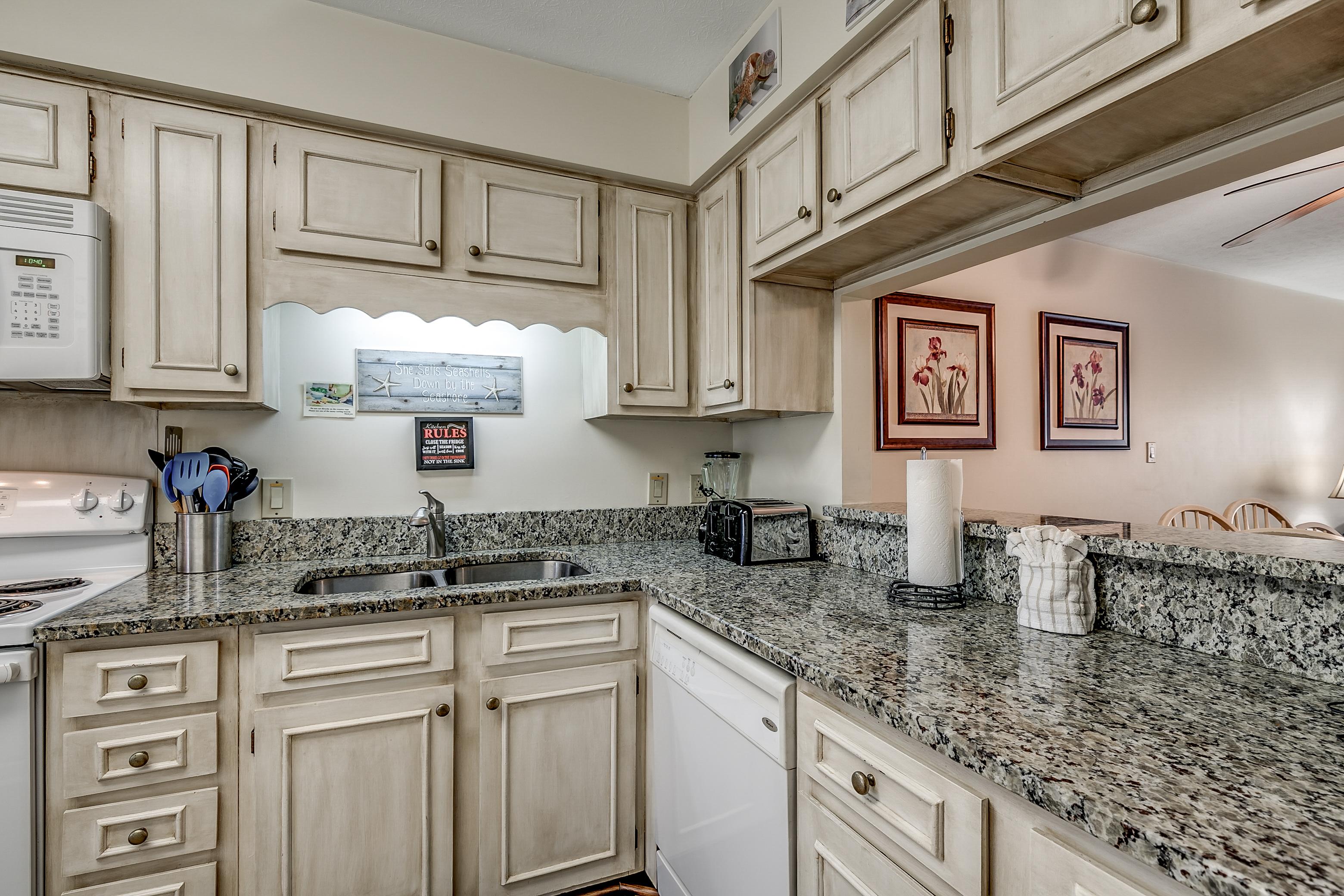 Bright, Spacious Condo with Pool & Courtyard Views; Near Beach