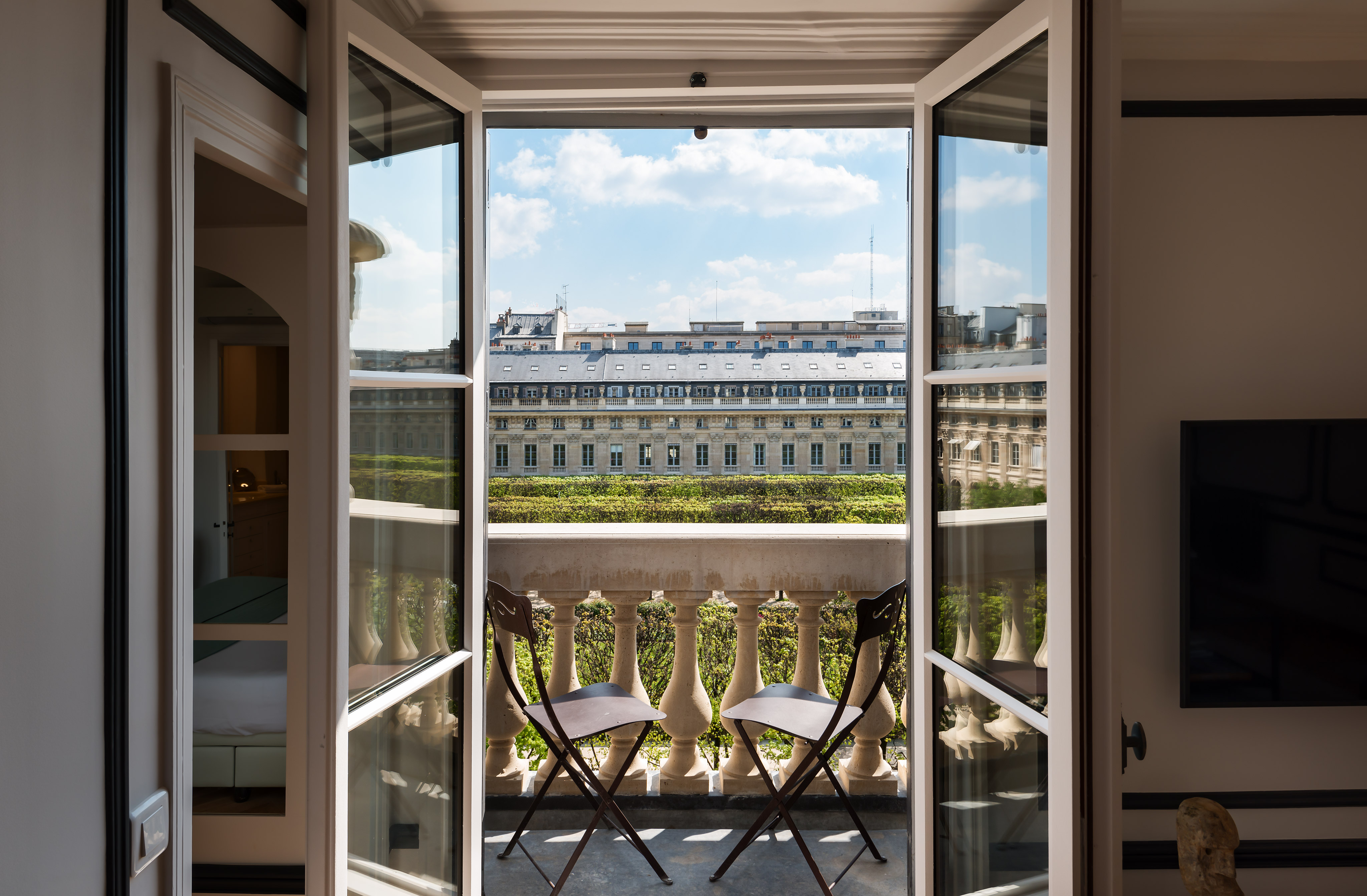 Property Image 2 - Sun-Lit, Spacious Apartment with Modern Art; Near The Louvre