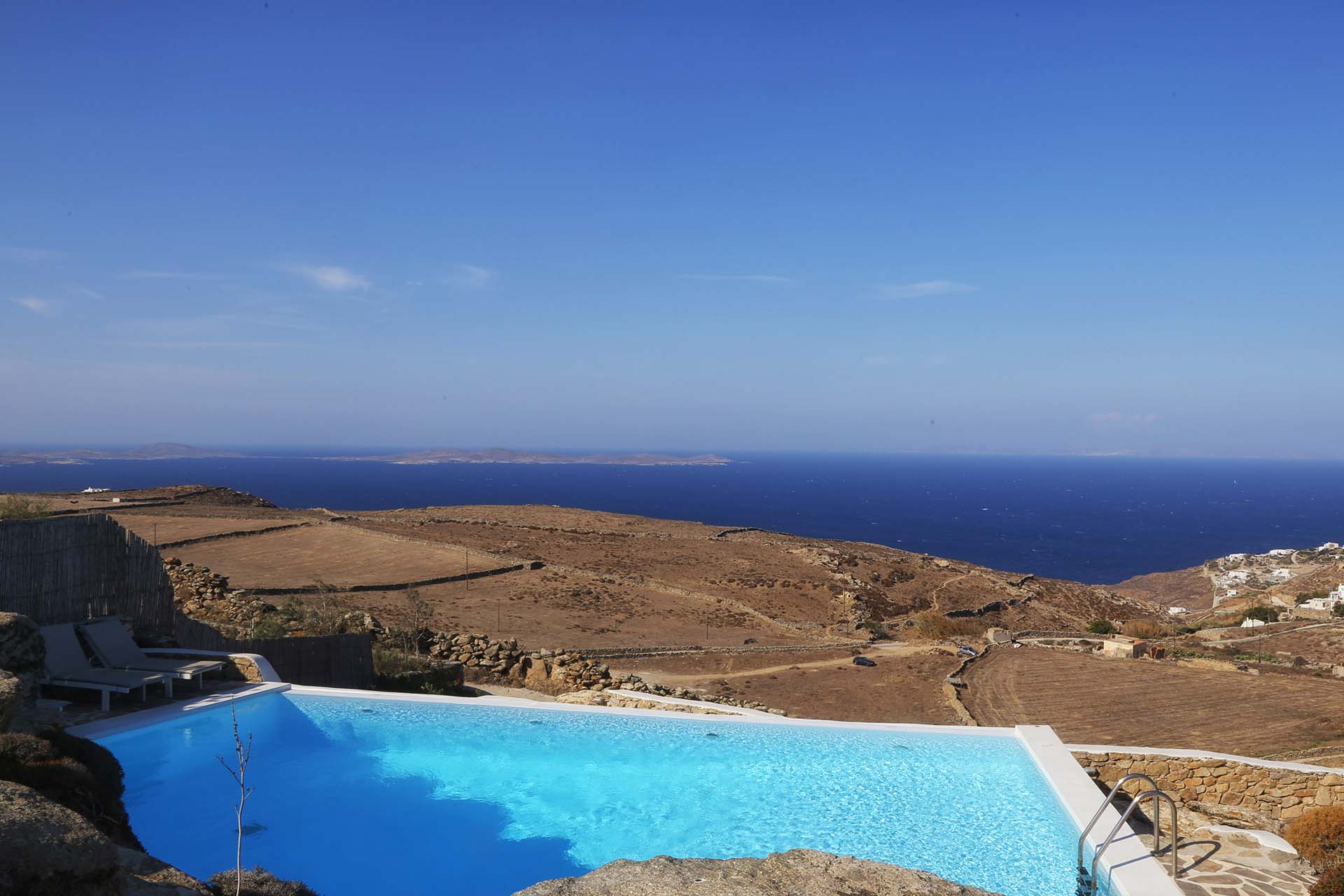 Property Image 2 - Beautiful, Sun-Lit Home with Infinity Pool & Stunning Sea View