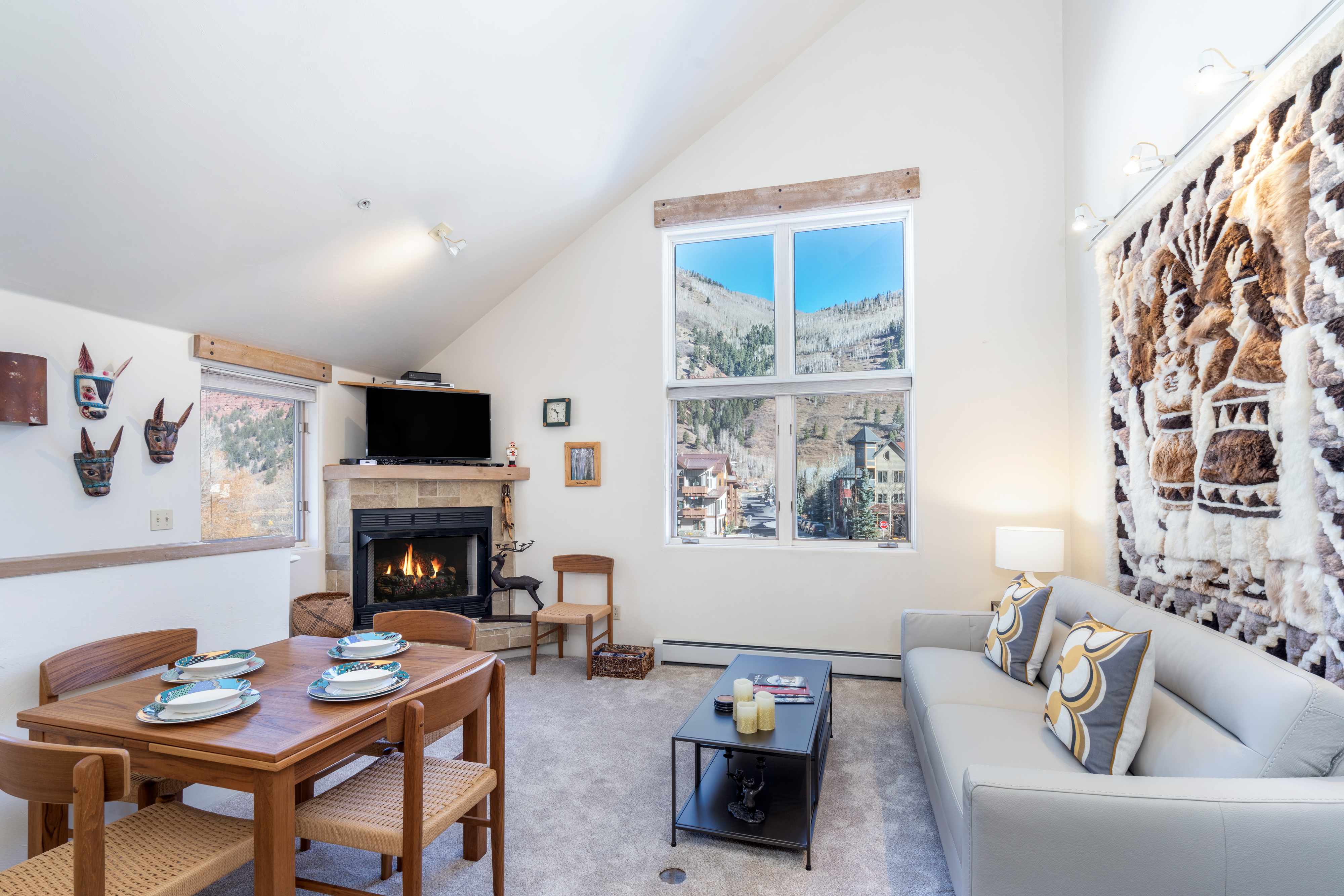 1.01-telluride-double-diamond-3-living-room-view