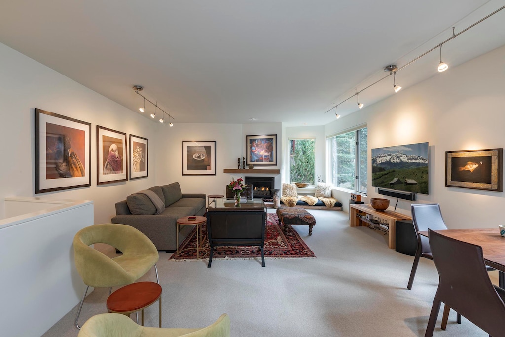 1.03-telluride-rivers-edge-retreat-living-room