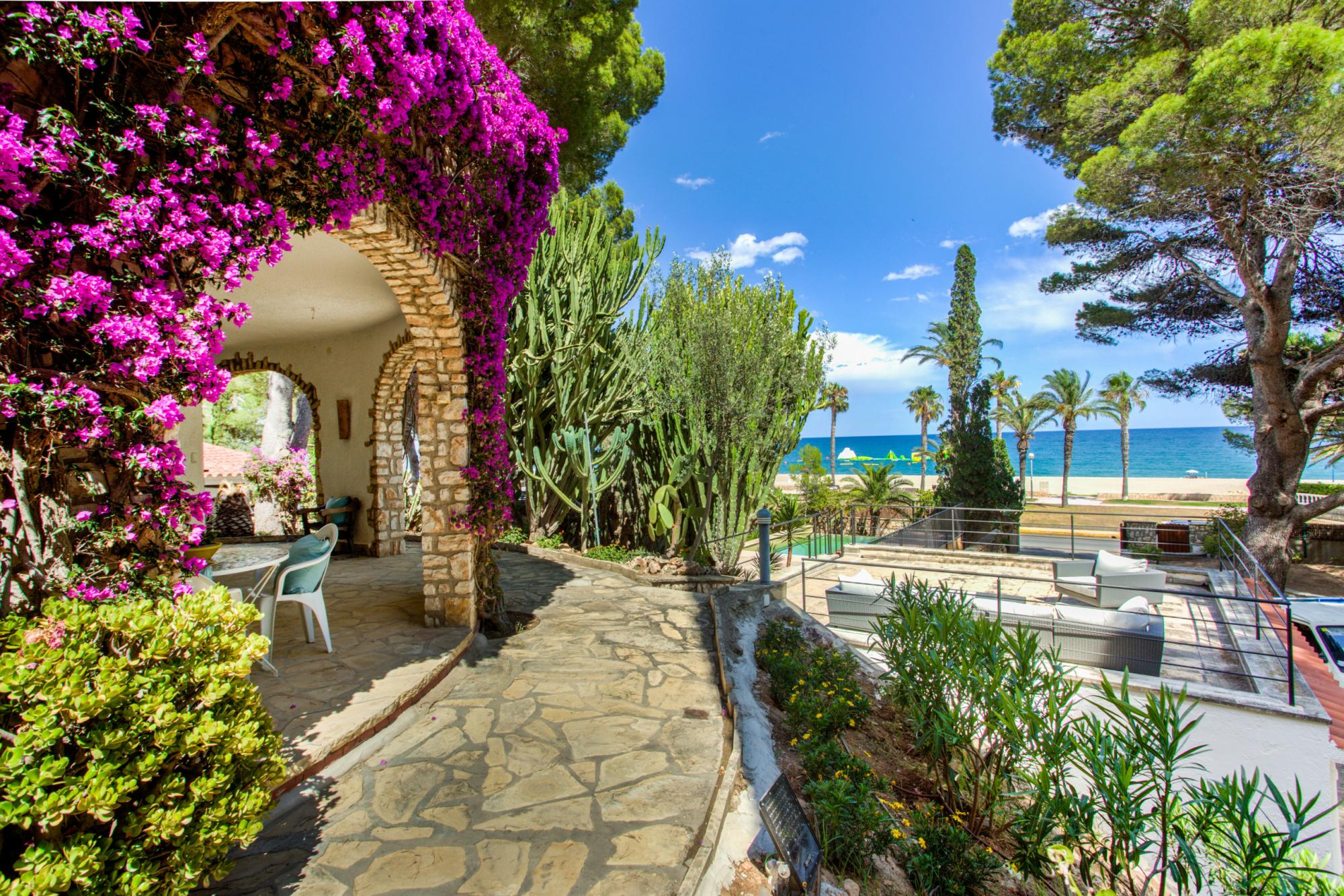 Property Image 1 - Enchanting Beachfront Villa with Private Garden
