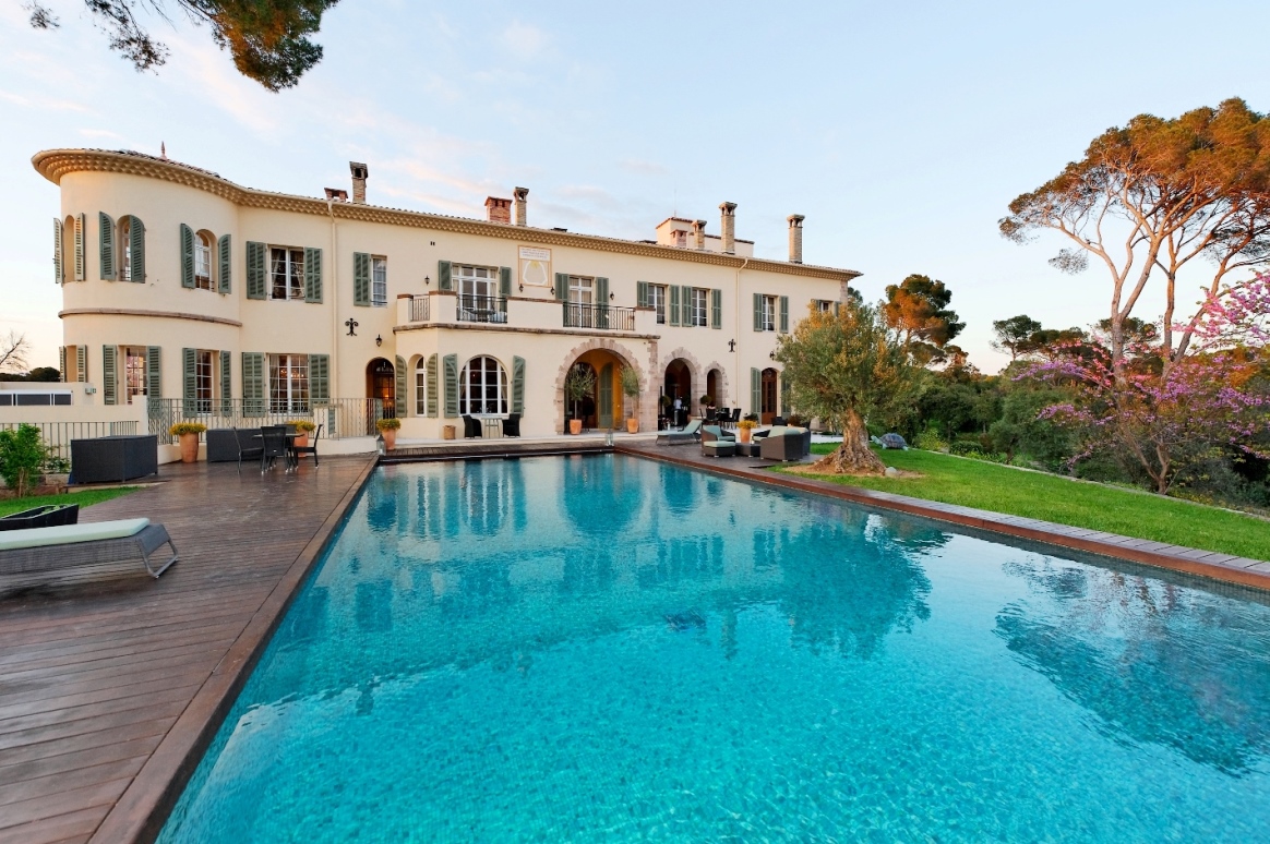 Property Image 2 - Elegant Luxury Villa with Heated Pool, Lovely Gardens & Heliport