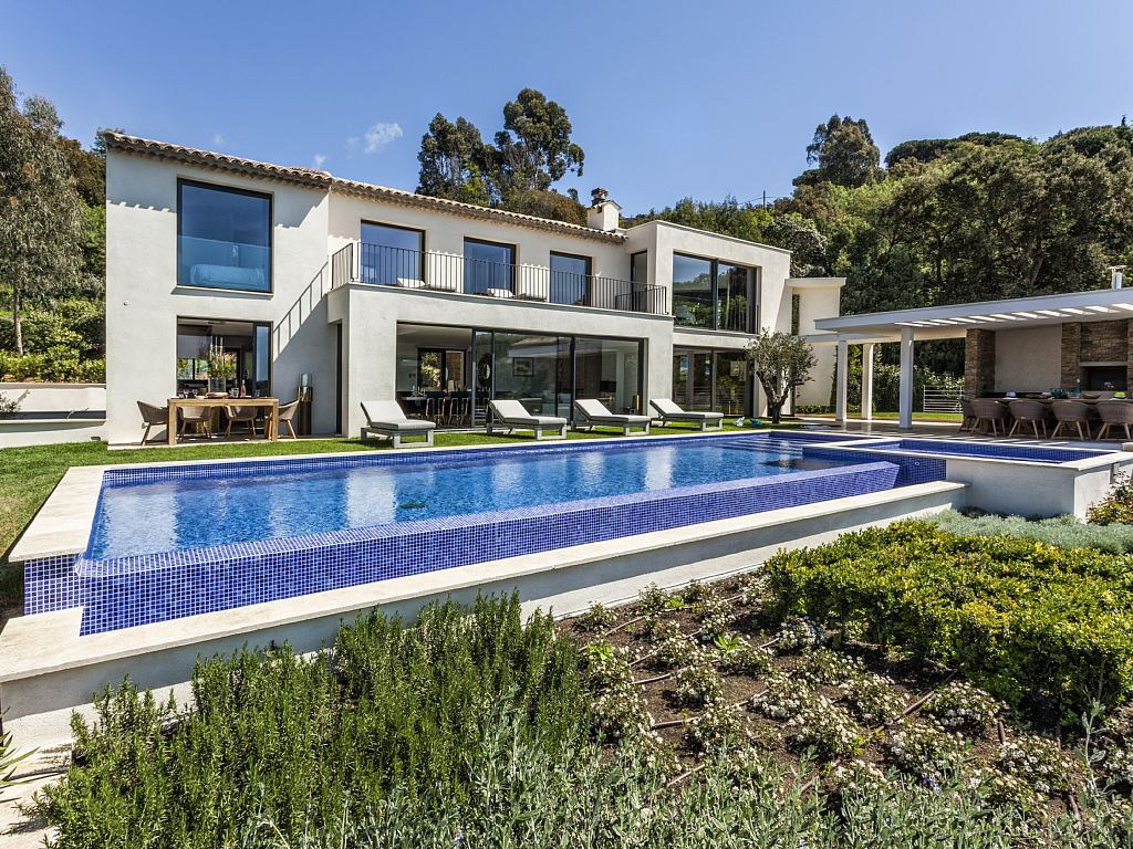 Property Image 1 - Modern, Elegant Villa with Stunning Outdoor Space, Pool & Sea Views