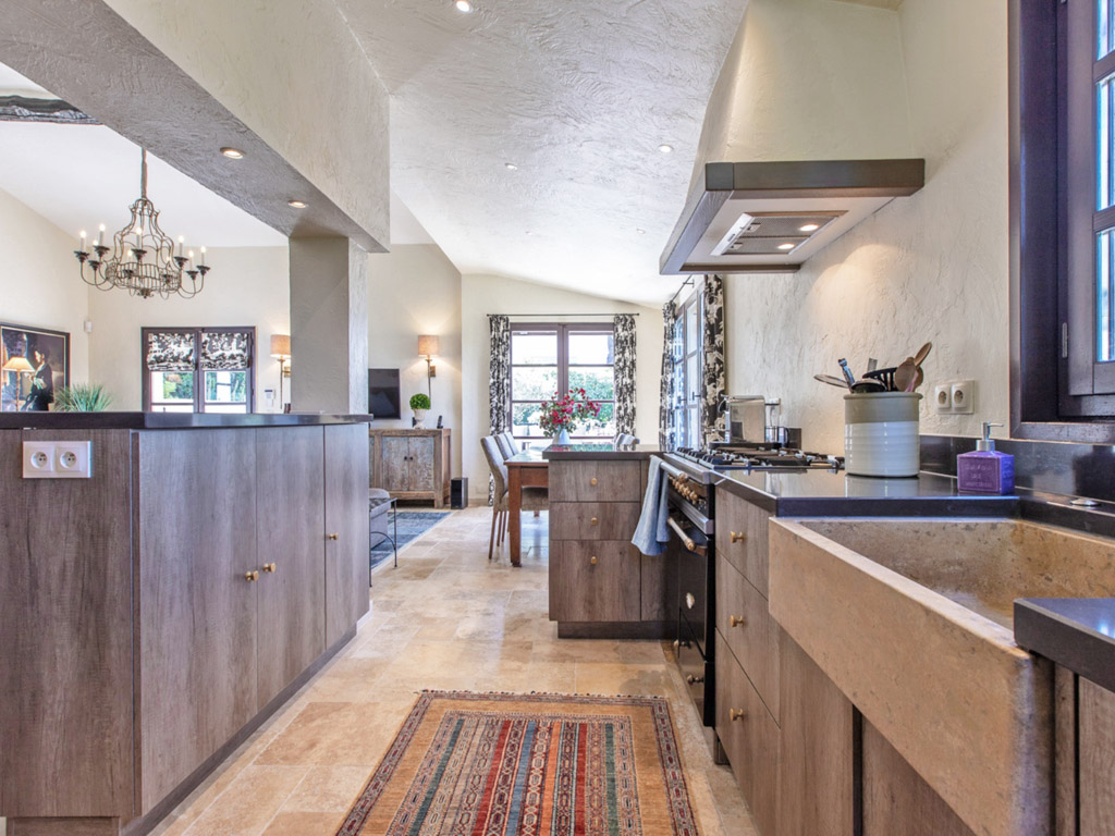 Tranquil Charming Villa with Pool & Hill Views; Walk to Village