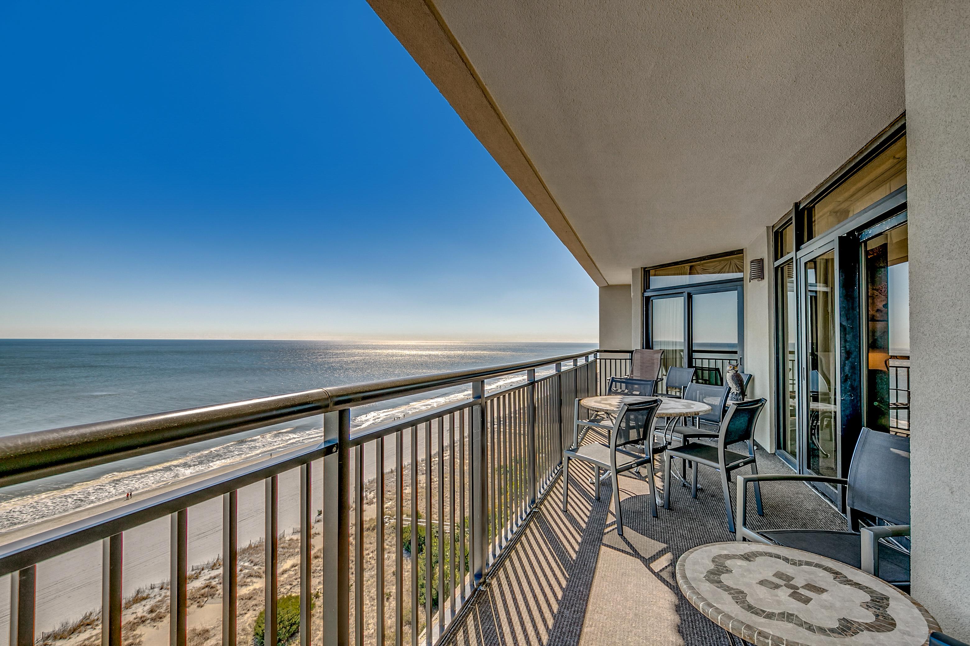 Property Image 1 - Stunning Oceanfront Condo in Upscale Building with Gorgeous Views