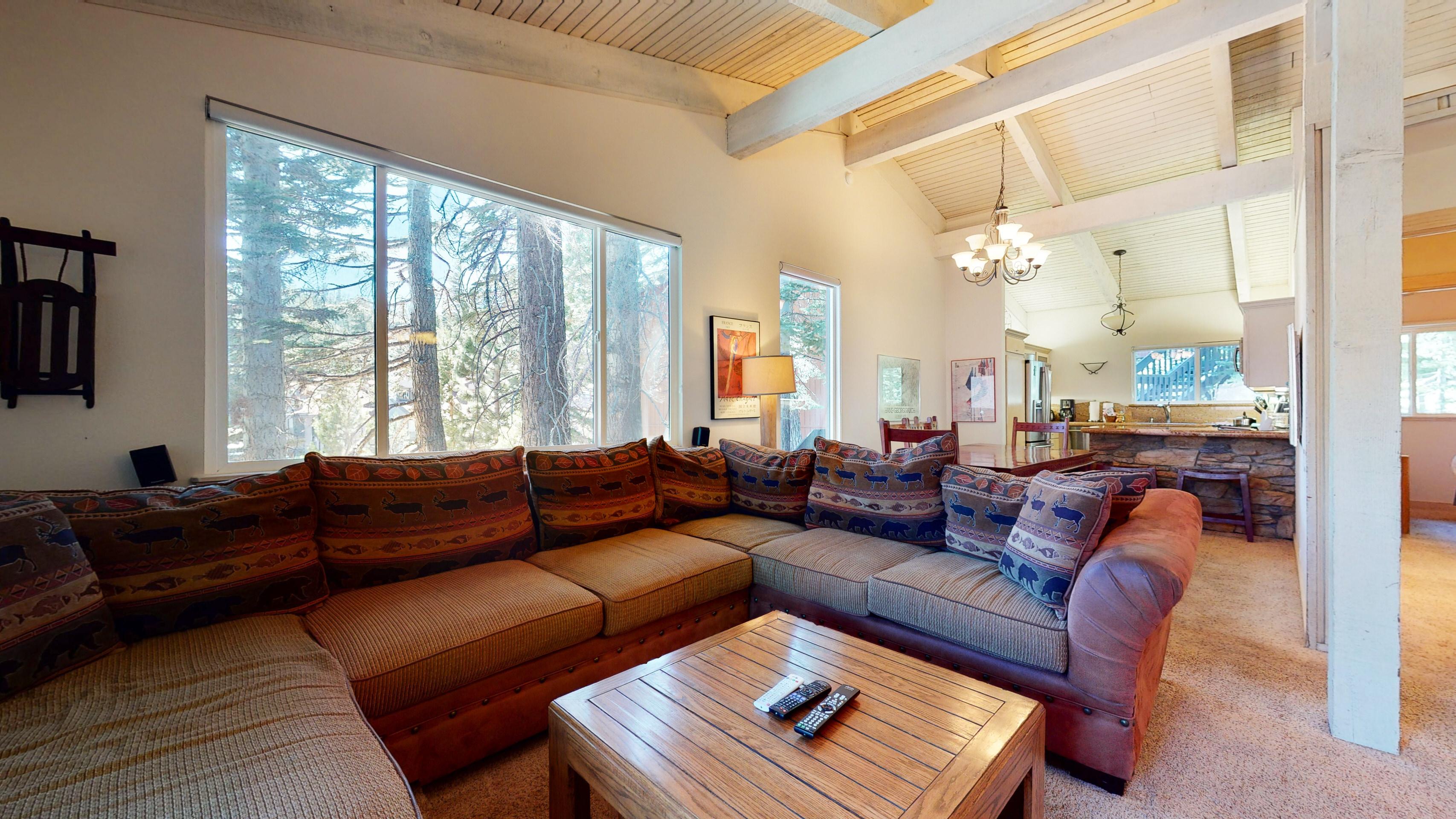 Property Image 1 - Mammoth West #115