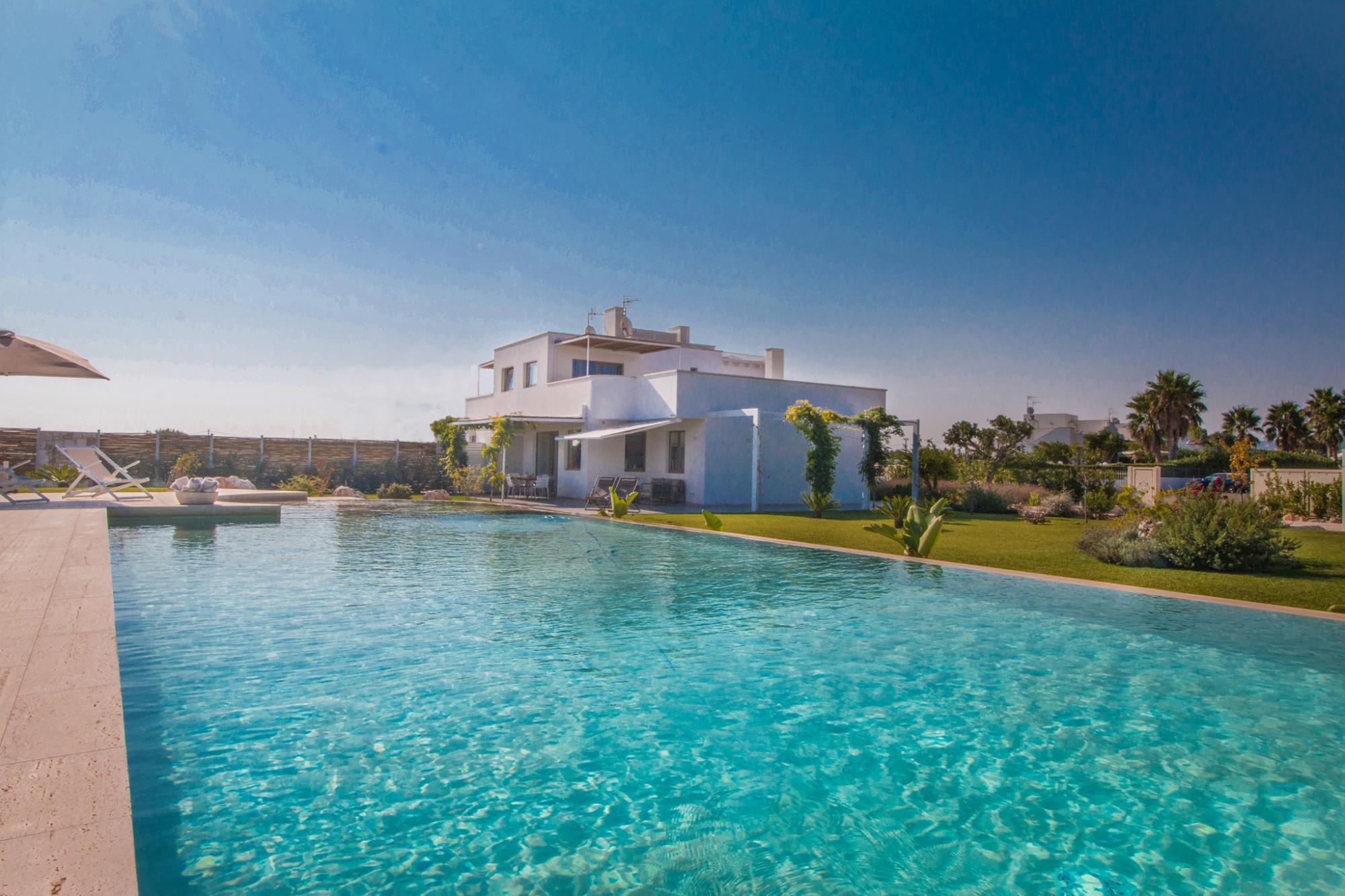 Property Image 1 - Bright Modern Villa with Pool by the Monopoli Seaside