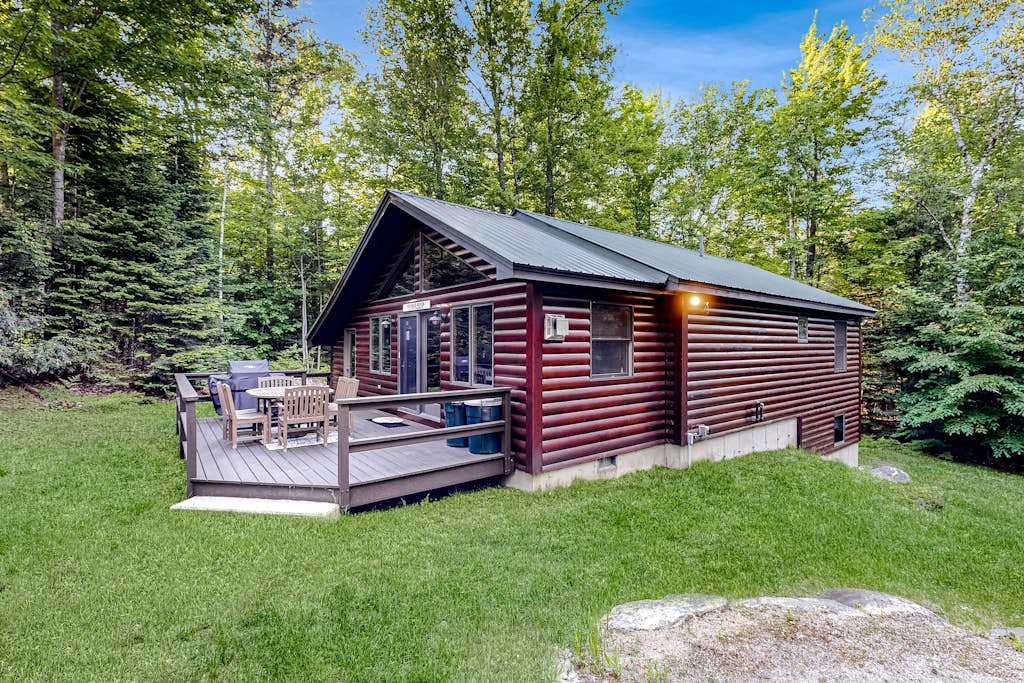Adorable Family-Friendly Chalet w/ a Private Hot Tub, Washer/Dryer, & Free WiFi