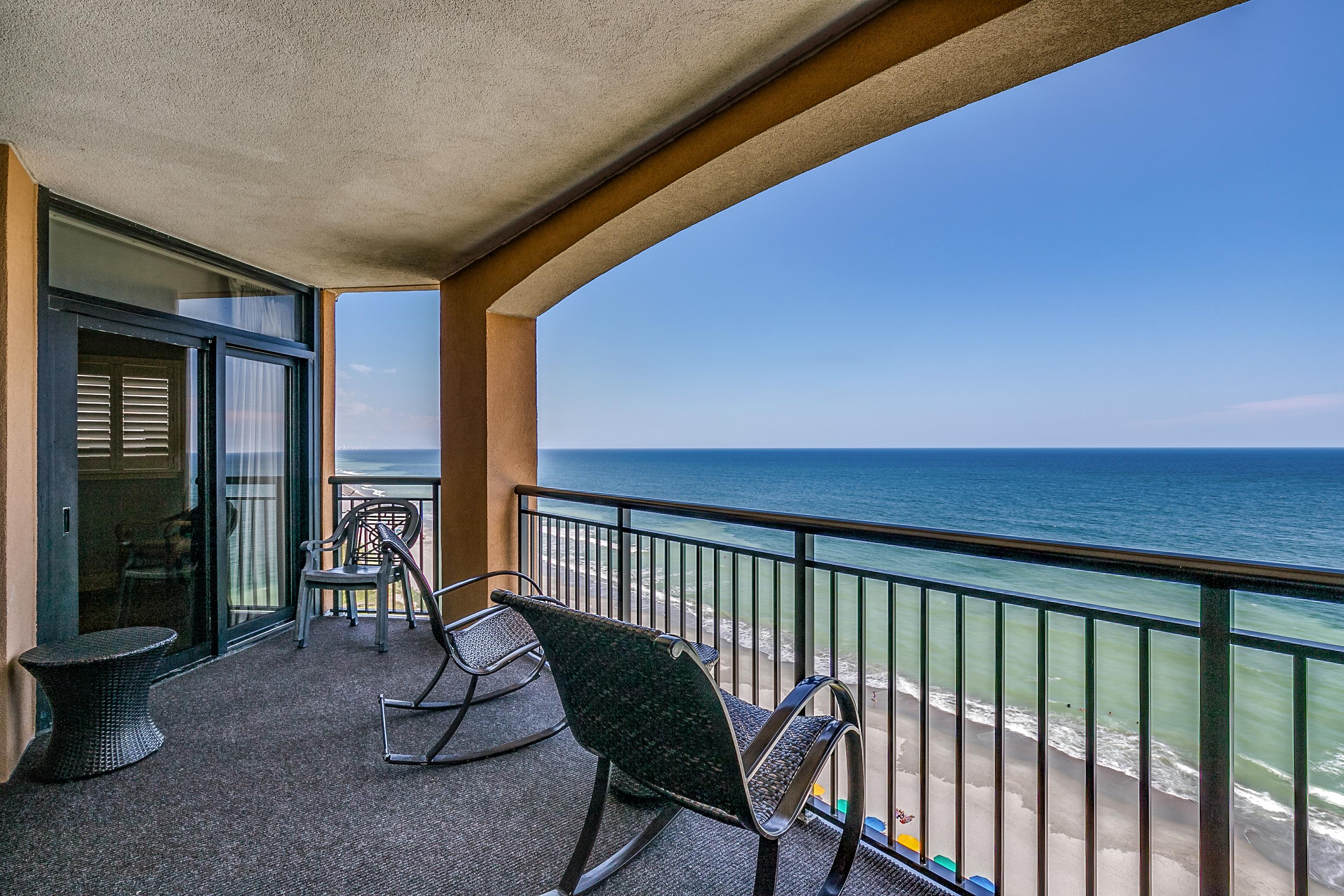 Property Image 1 - Oceanfront Penthouse with Huge Balcony