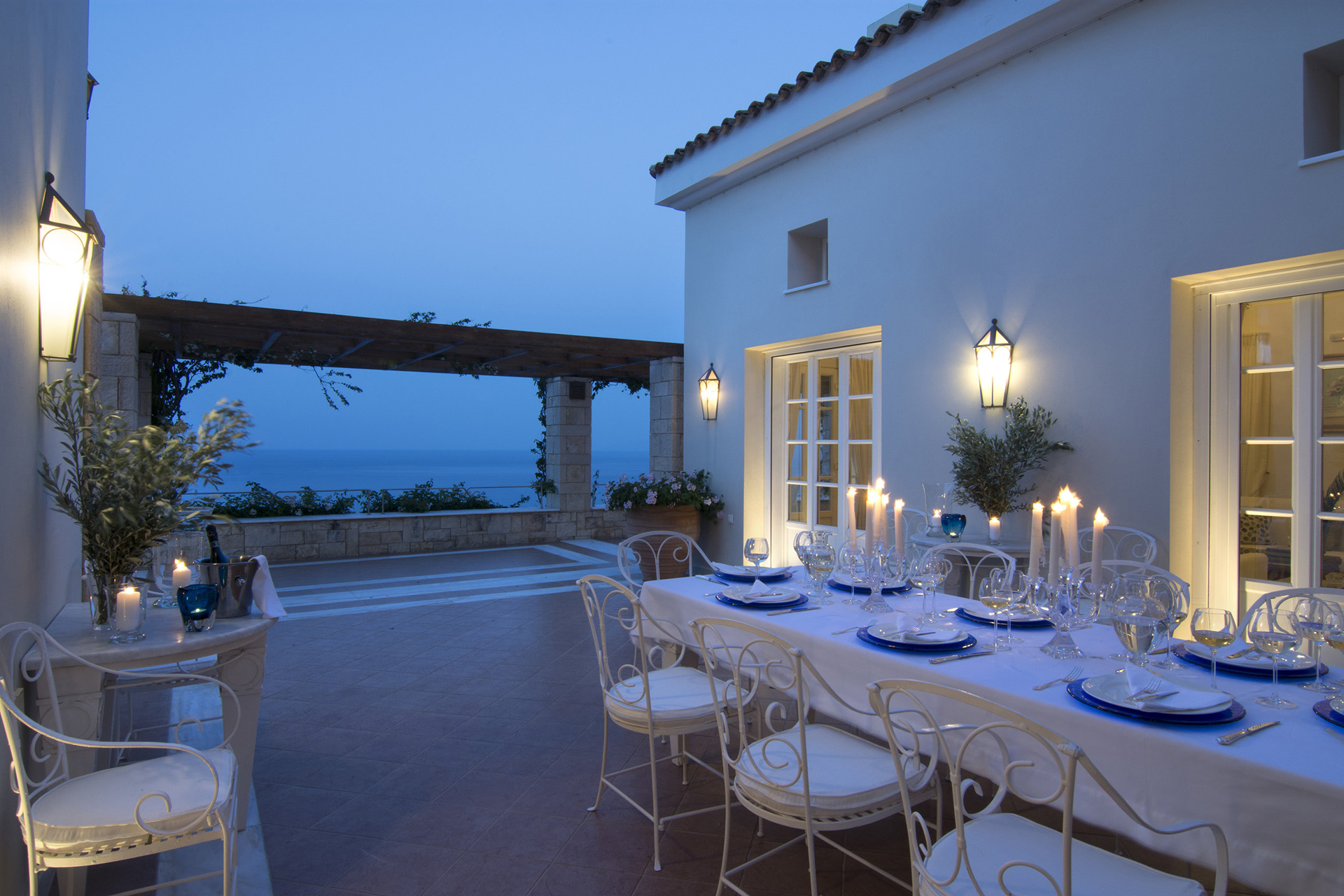 Property Image 2 - Villa with private access to the beach and heated infinity pool