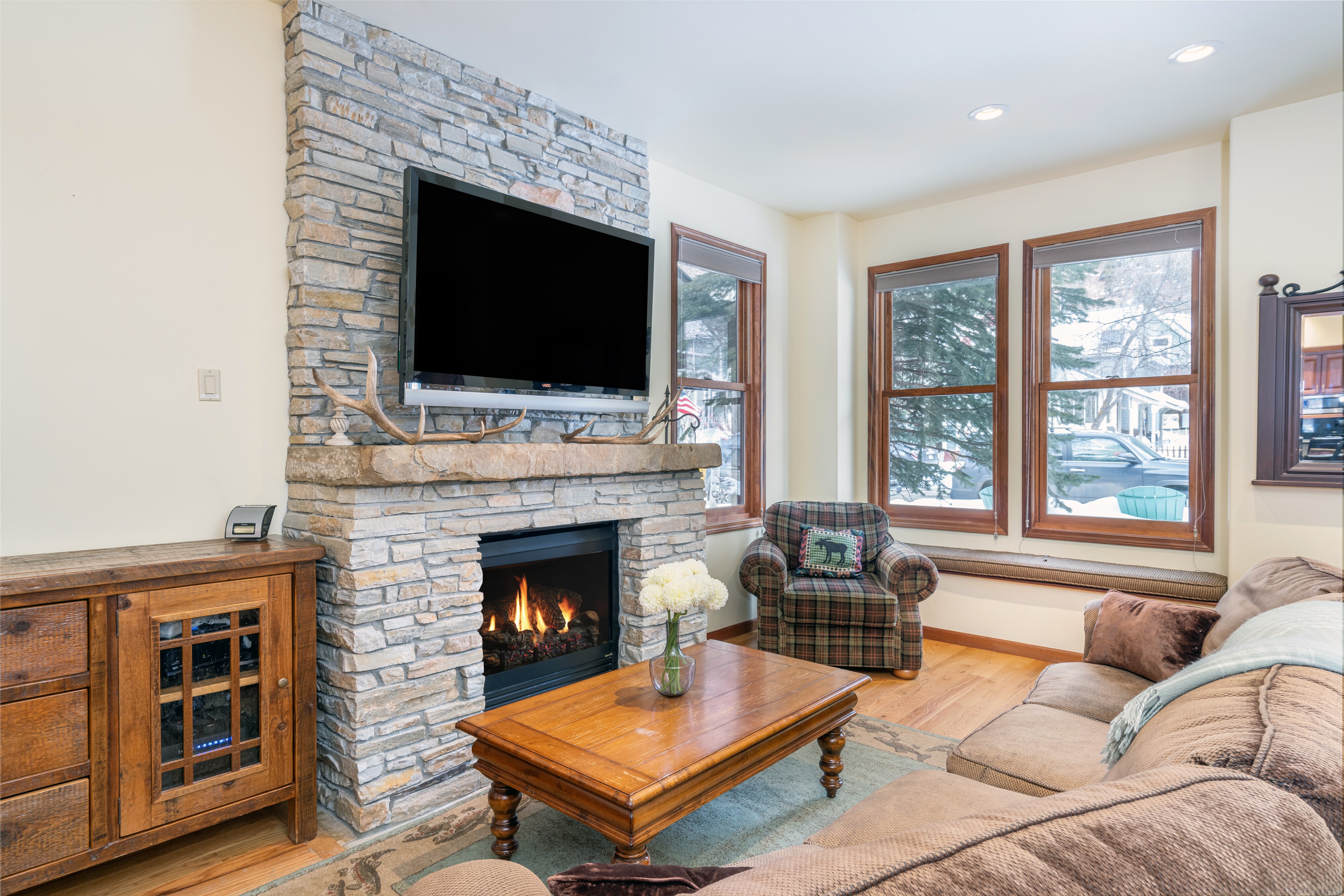 1.2-telluride-bluebird-day-living-room.jpg