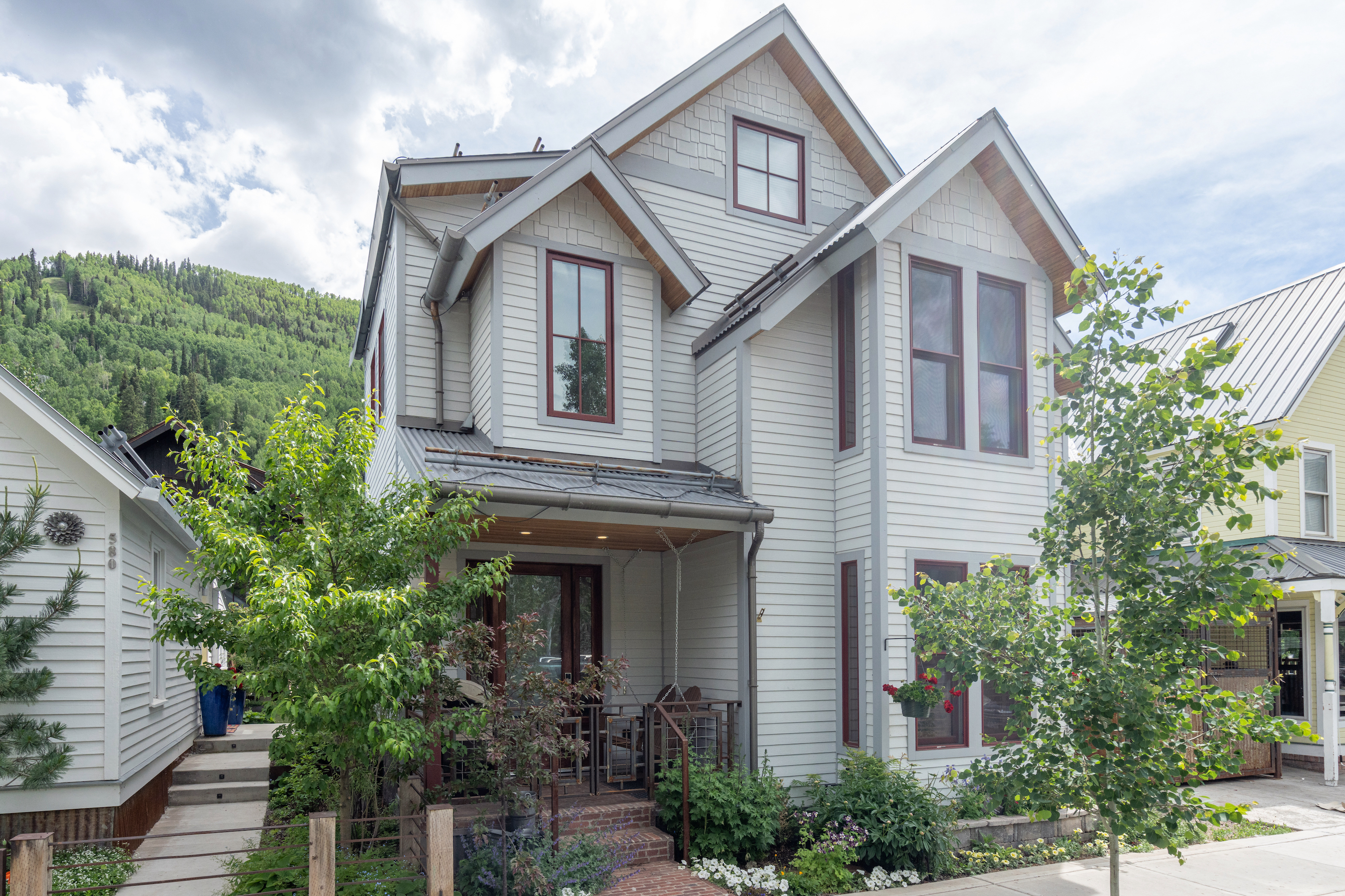 1.0_Local_Luxury_Telluride_Vacation_Rental_Exterior_Front3