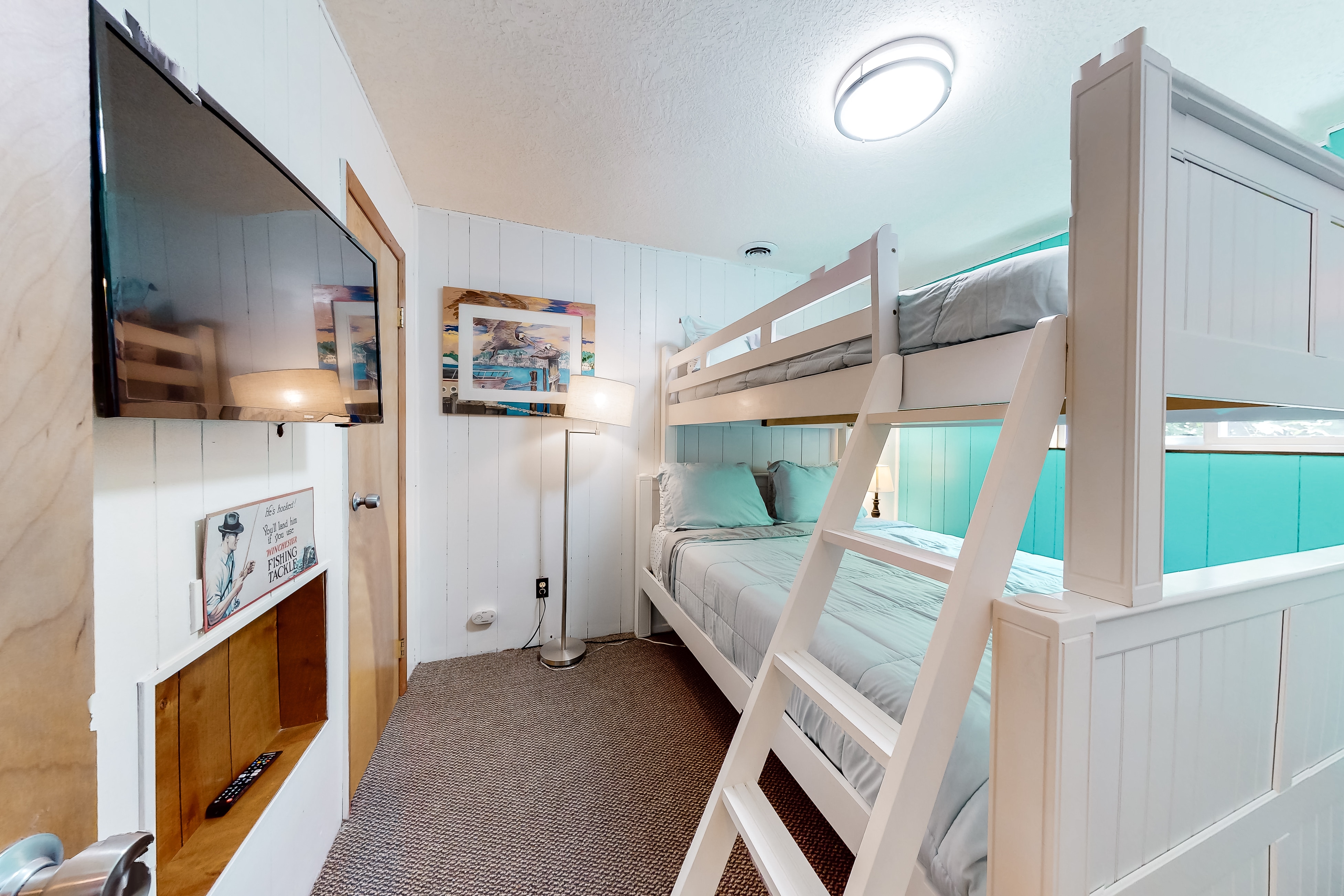 Rustic-chic treasure with deck, grill, wood stove, outdoor shower - dogs ok