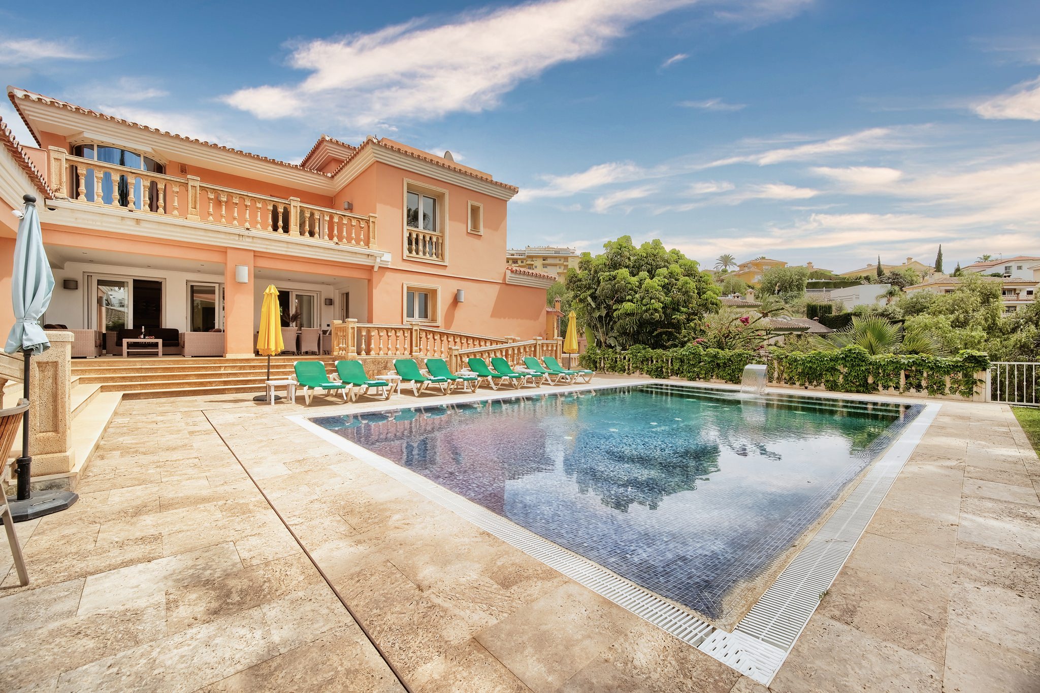 Property Image 1 - Fantastic villa with cinema room, sauna, Jacuzzi and heated pool 