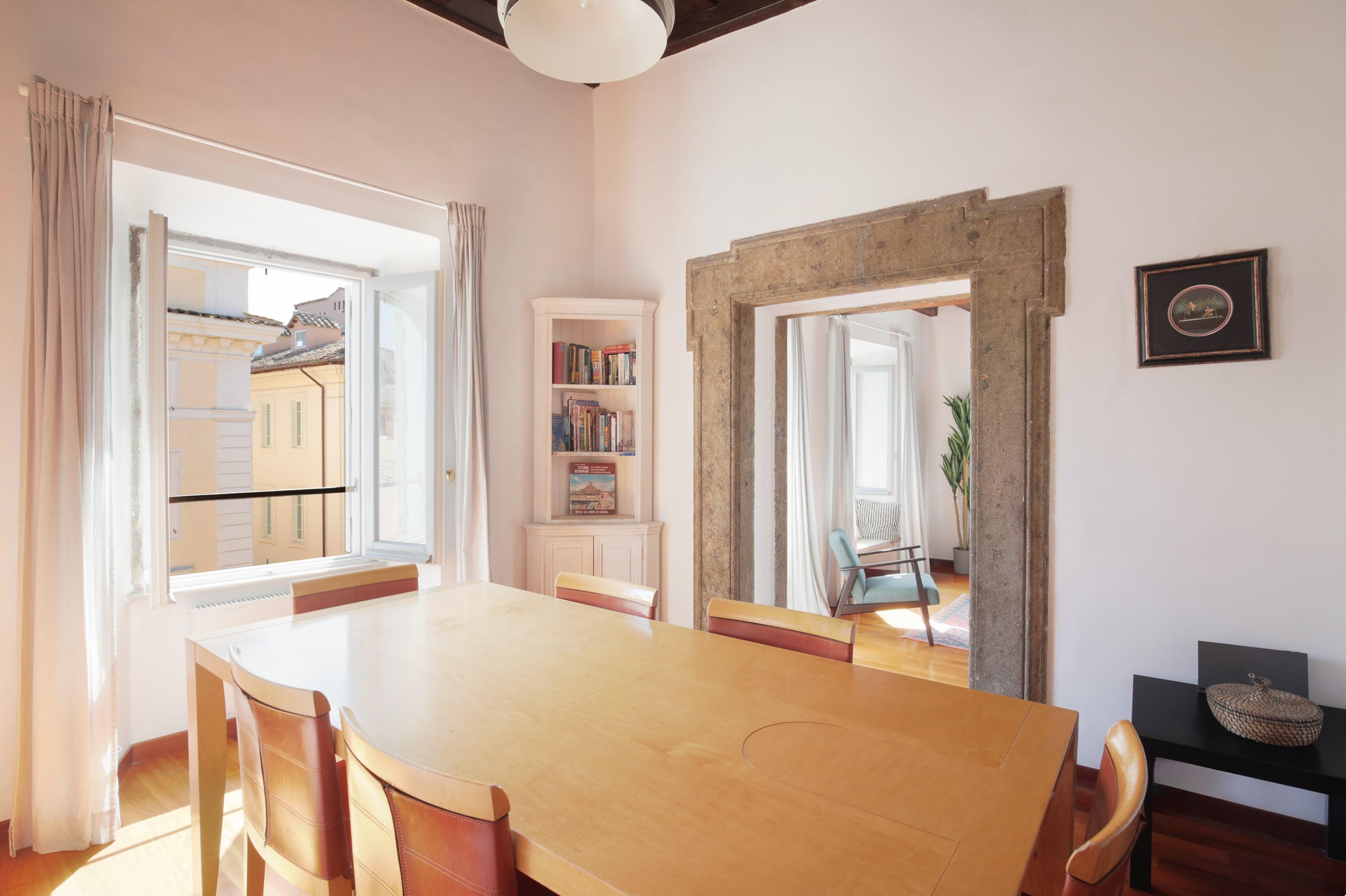 Property Image 2 - Elegant Two Bedroom Apartment in the Roman City Centre