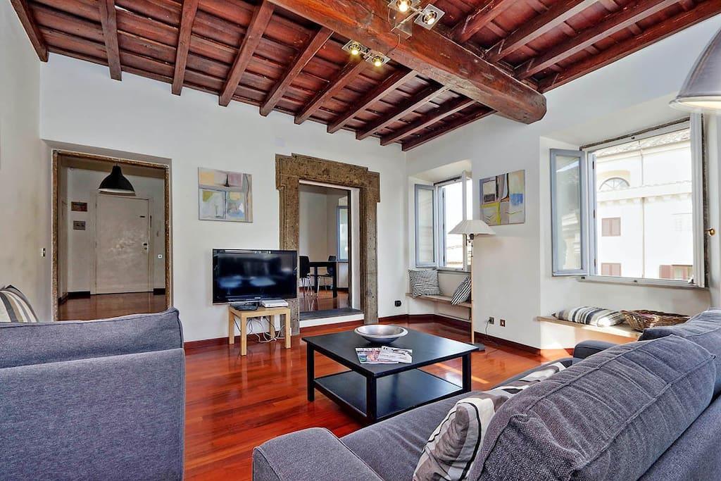 Property Image 1 - Elegant Two Bedroom Apartment in the Roman City Centre