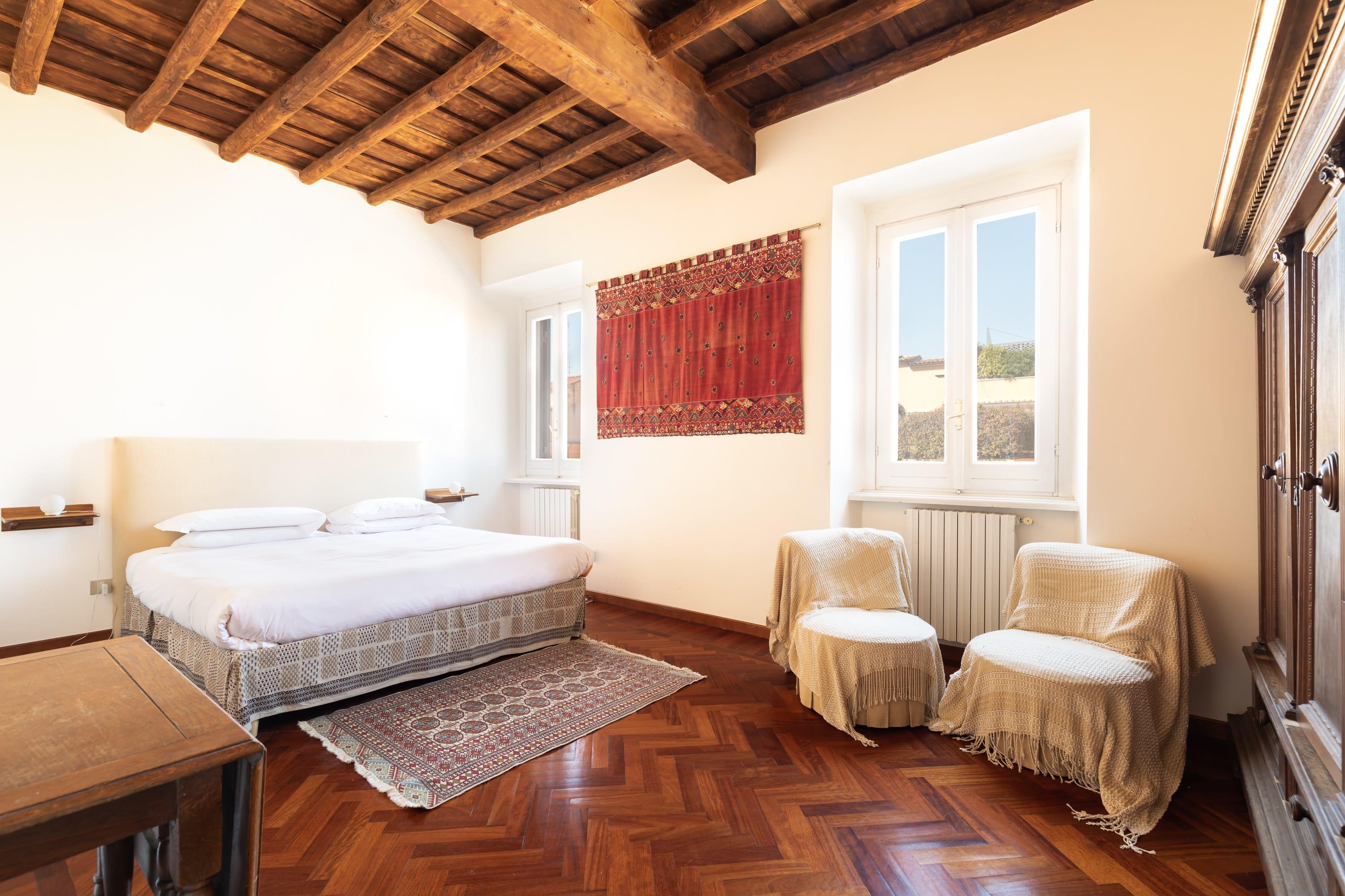 Property Image 2 - Comfortable apartment few steps from Trevi fountain