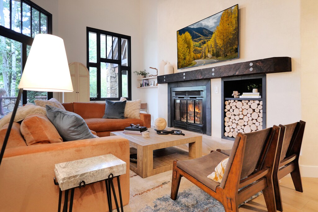 1.0-kayenta-lodge-mountain-village-living-room1-edit