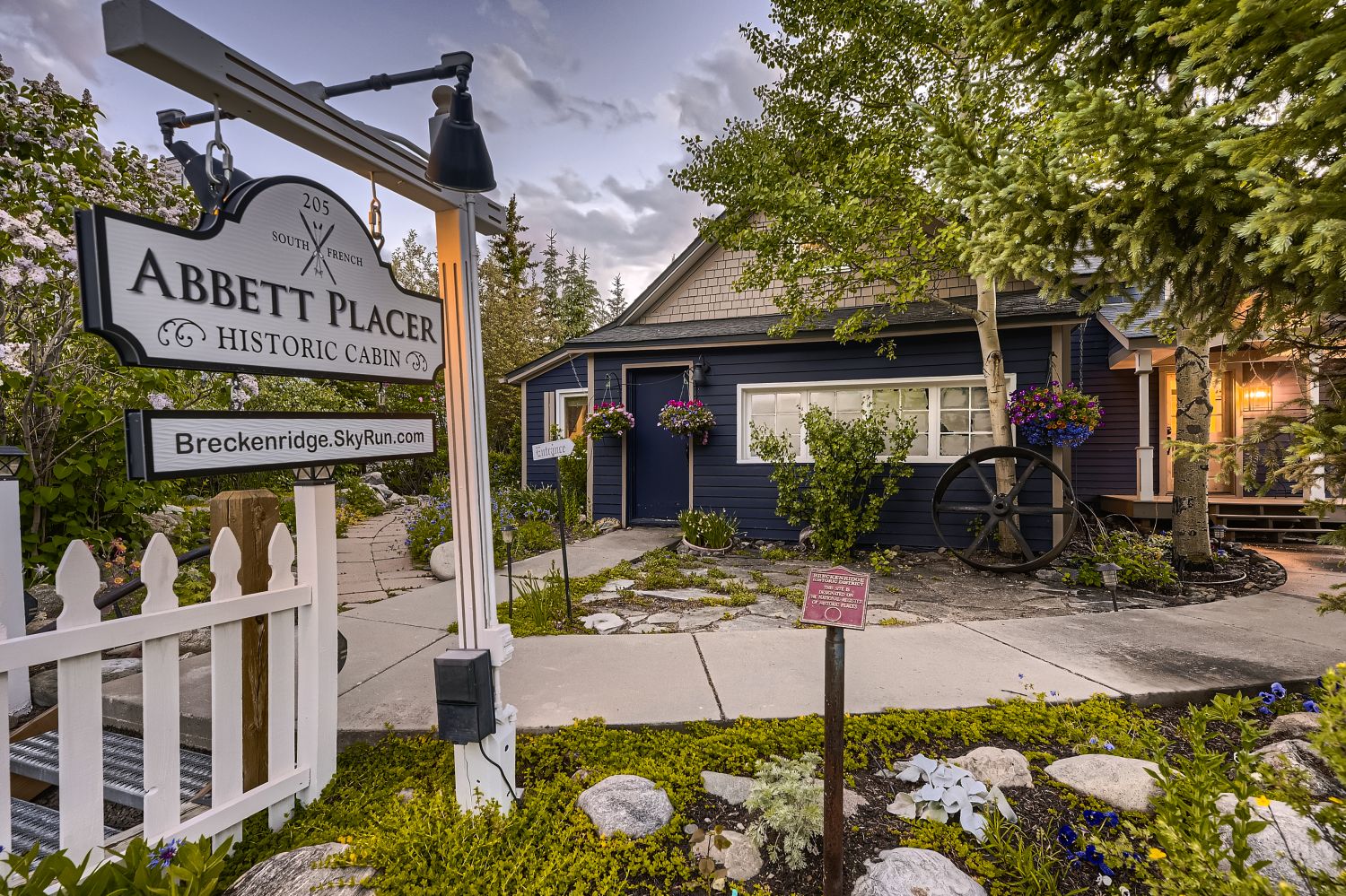 Welcome to the Abbett Placer Historic Cabin - a gem built in 1897 and recently renovated with love! - 