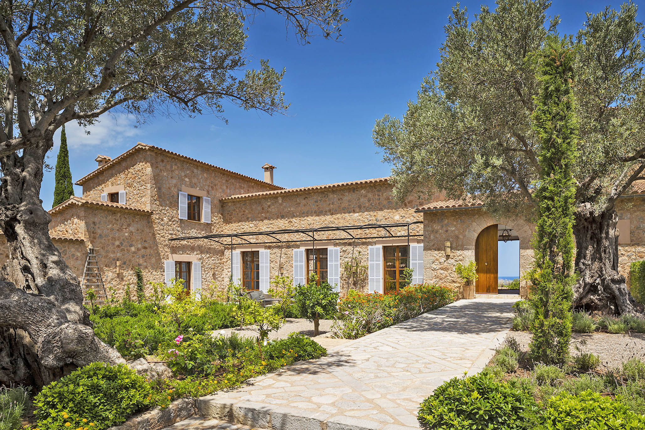 Property Image 2 - Traditional Spanish Stone Villa Ideal for Families with Large Pool & Sea View