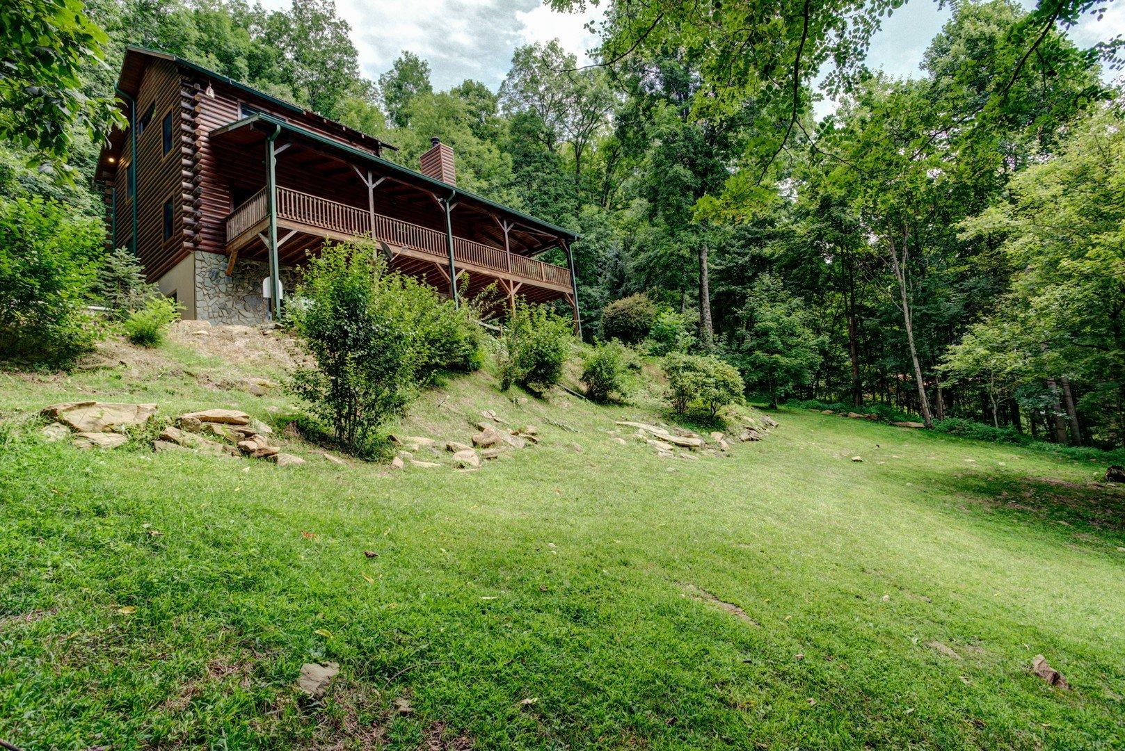 Secluded Mountain Log Home with an Open Living Space for Groups to Gather