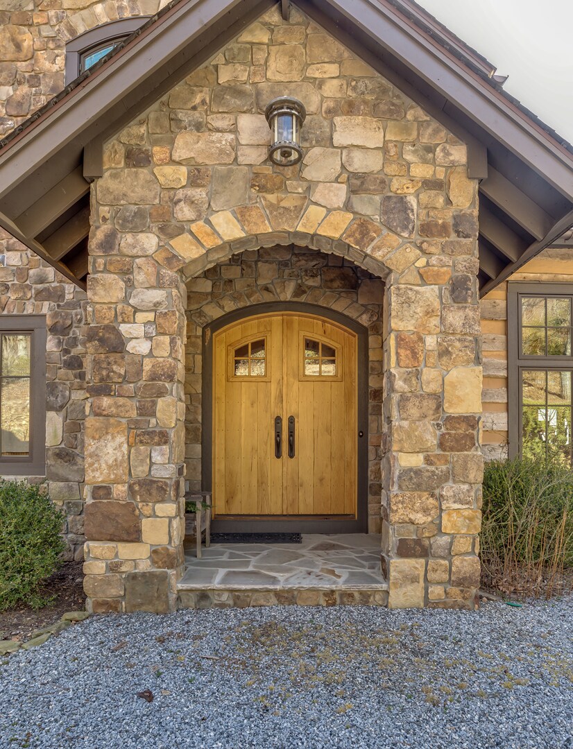 Stunning Luxurious Stone and Log Home with Charming Character