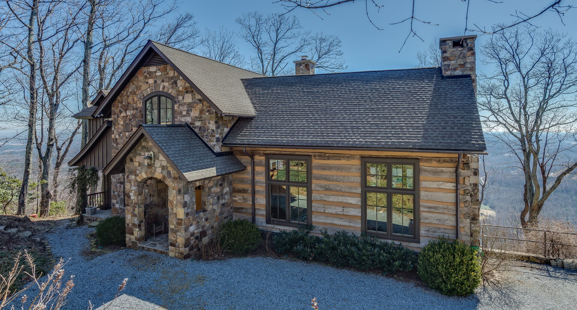 Property Image 2 - Stunning Luxurious Stone and Log Home with Charming Character