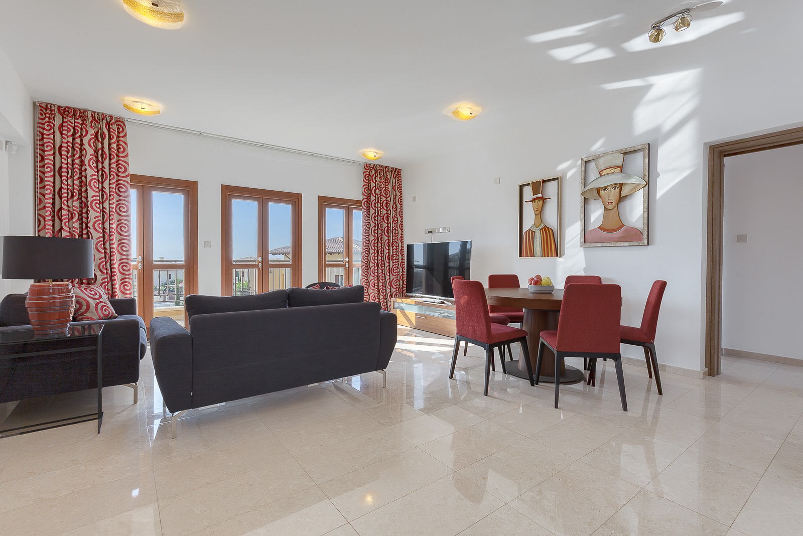 Property Image 1 - Luxury 2 Bedroom upper floor Apartment with Pool view