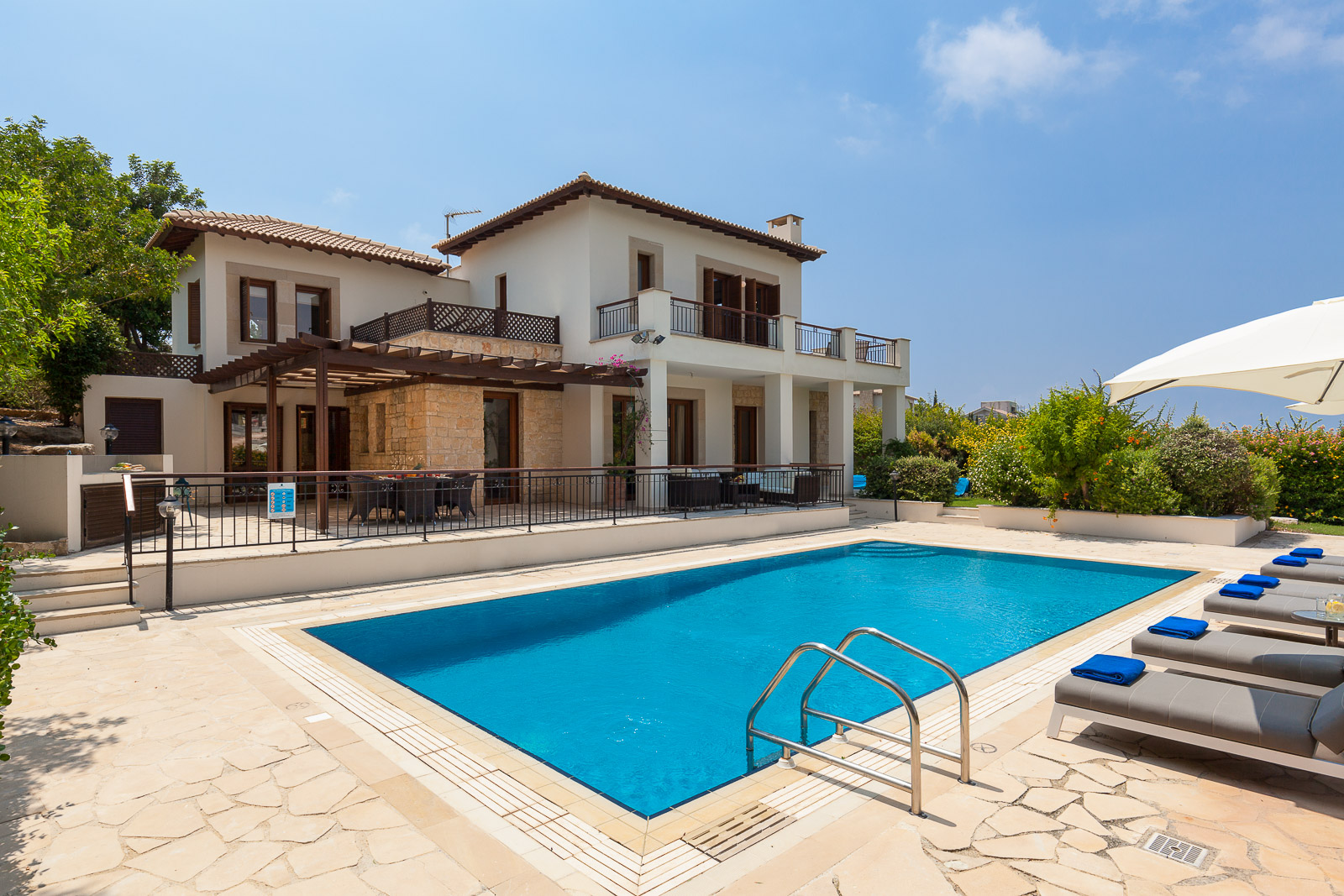 Property Image 1 - Elegant 3 Bedroom Superior Villa with Private Pool and Garden