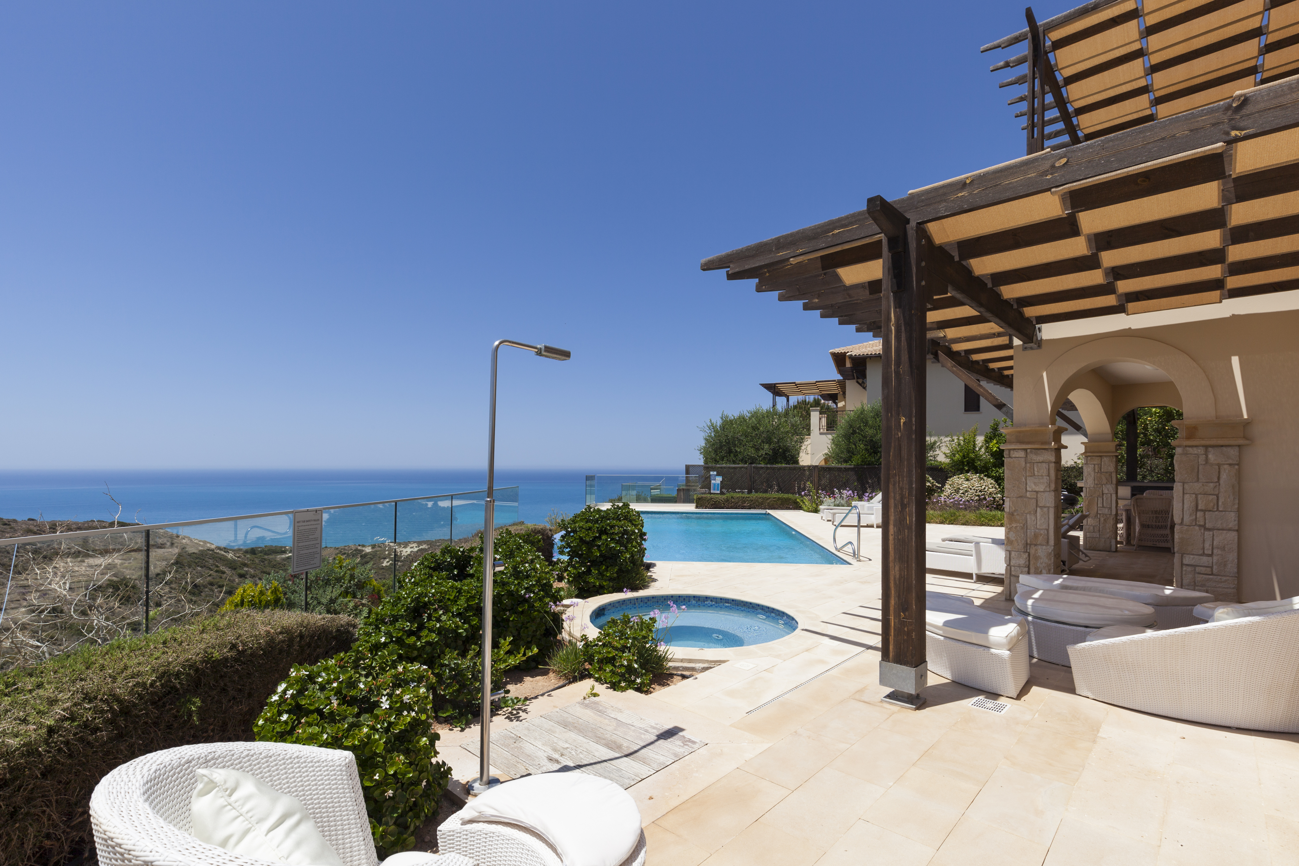 Property Image 2 - Luxury 4 Bedroom Villa with Pool and Sea View