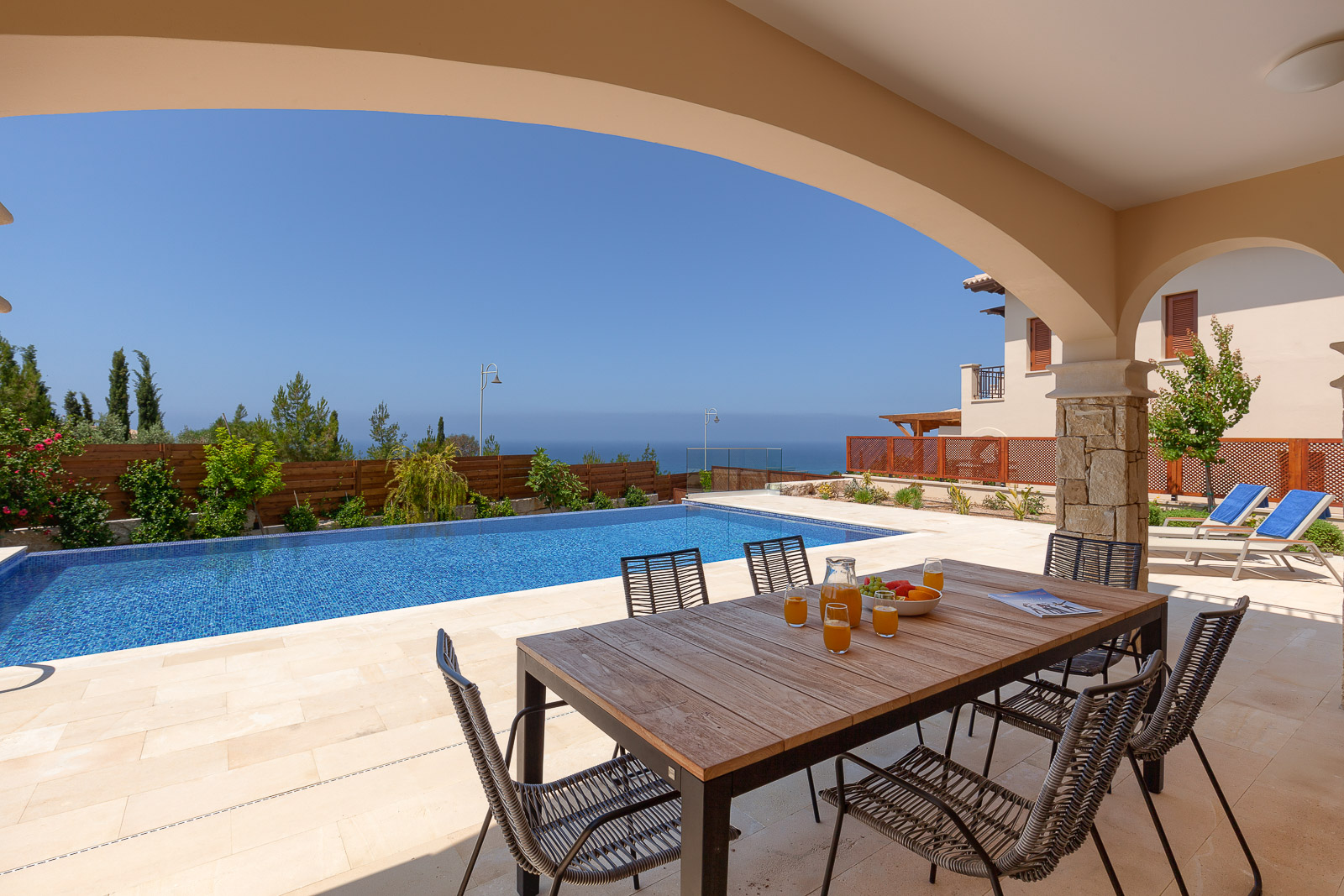 Property Image 2 - Luxurious 5 Bedroom Villa with Pool and Sea View