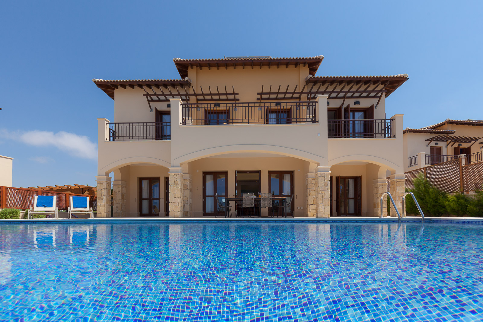 Property Image 1 - Luxurious 5 Bedroom Villa with Pool and Sea View
