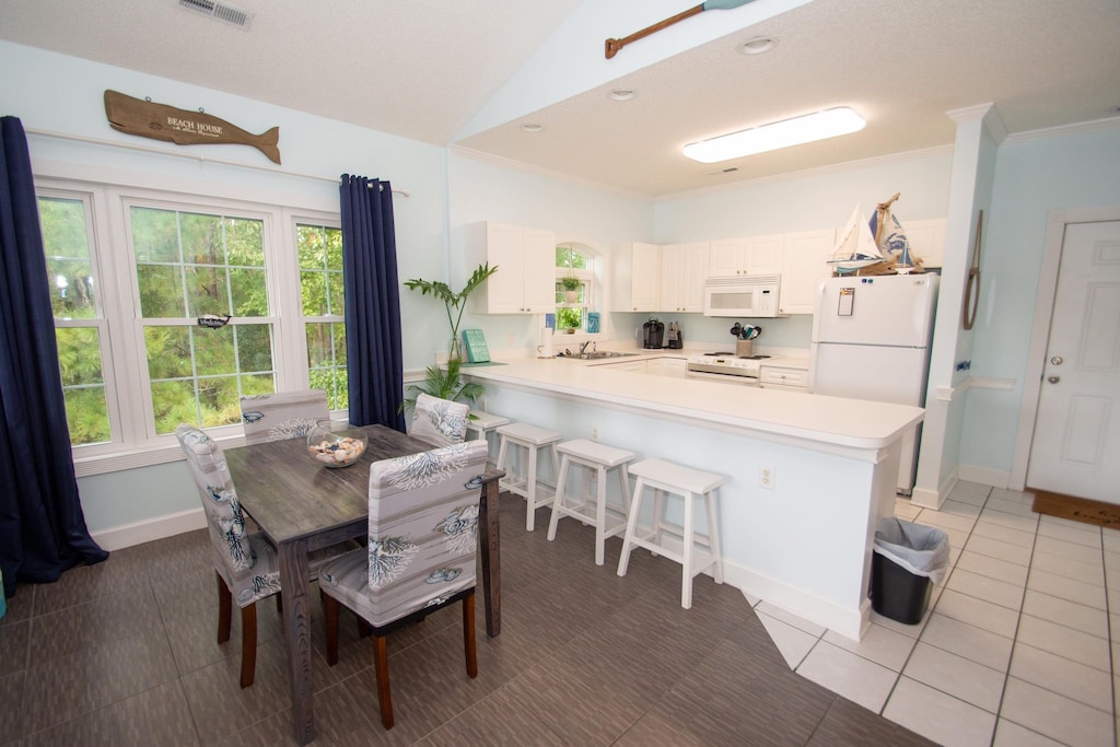Kitchen and Dinning Room. 