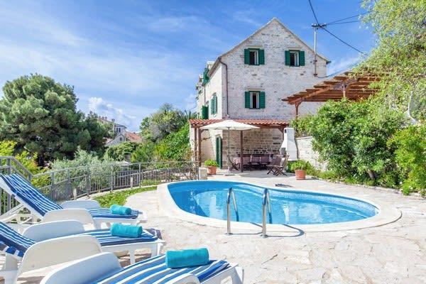 Property Image 1 - Lovely 3 Bedroom Holiday Villa Close To Beach