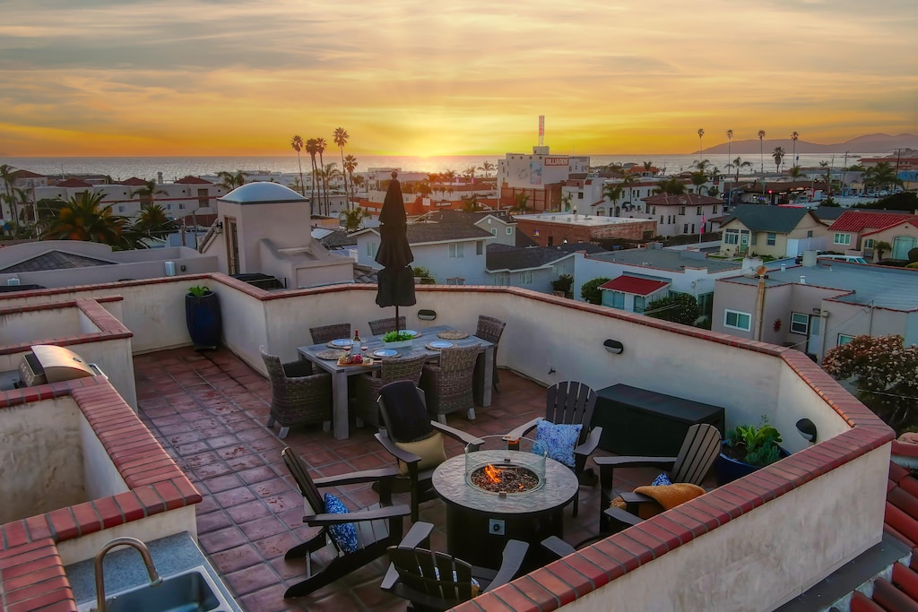 Welcome to Endless Summer. Enjoy 360 mountain, ocean and downtown views.