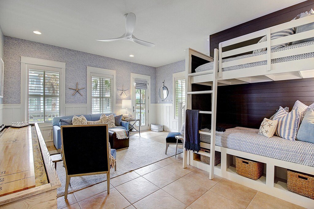 1st Floor Sitting Area with Bunks. 