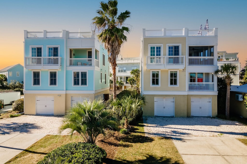 Welcome to this two home rental by AvantStay: Sand Dune & Sea Shell. Save extra when you book both homes at once! Room for all your family and friends.
