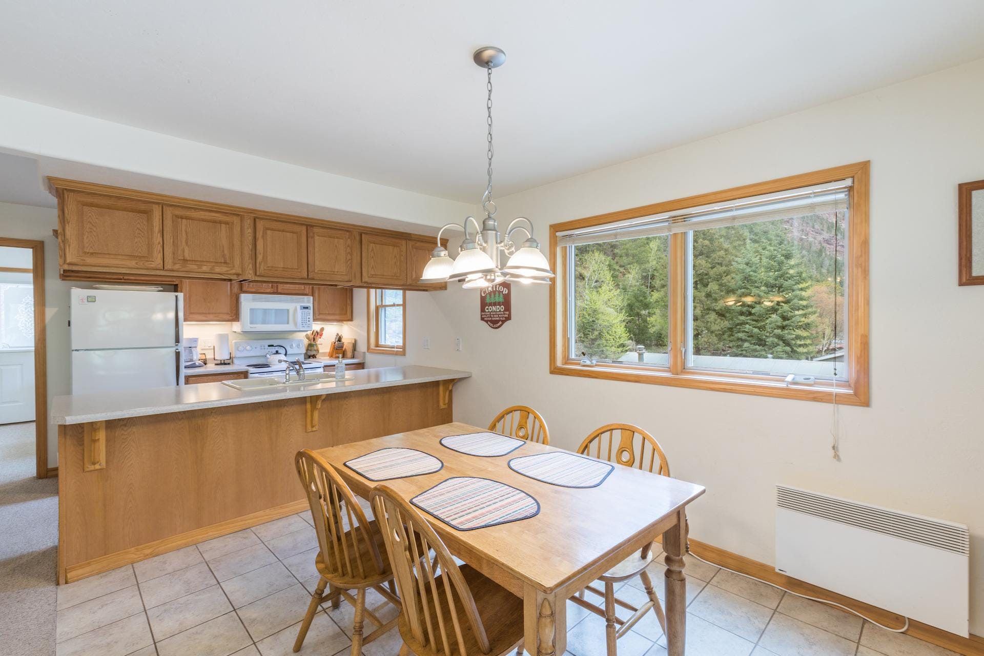 Dining Room with Seating for Fourn