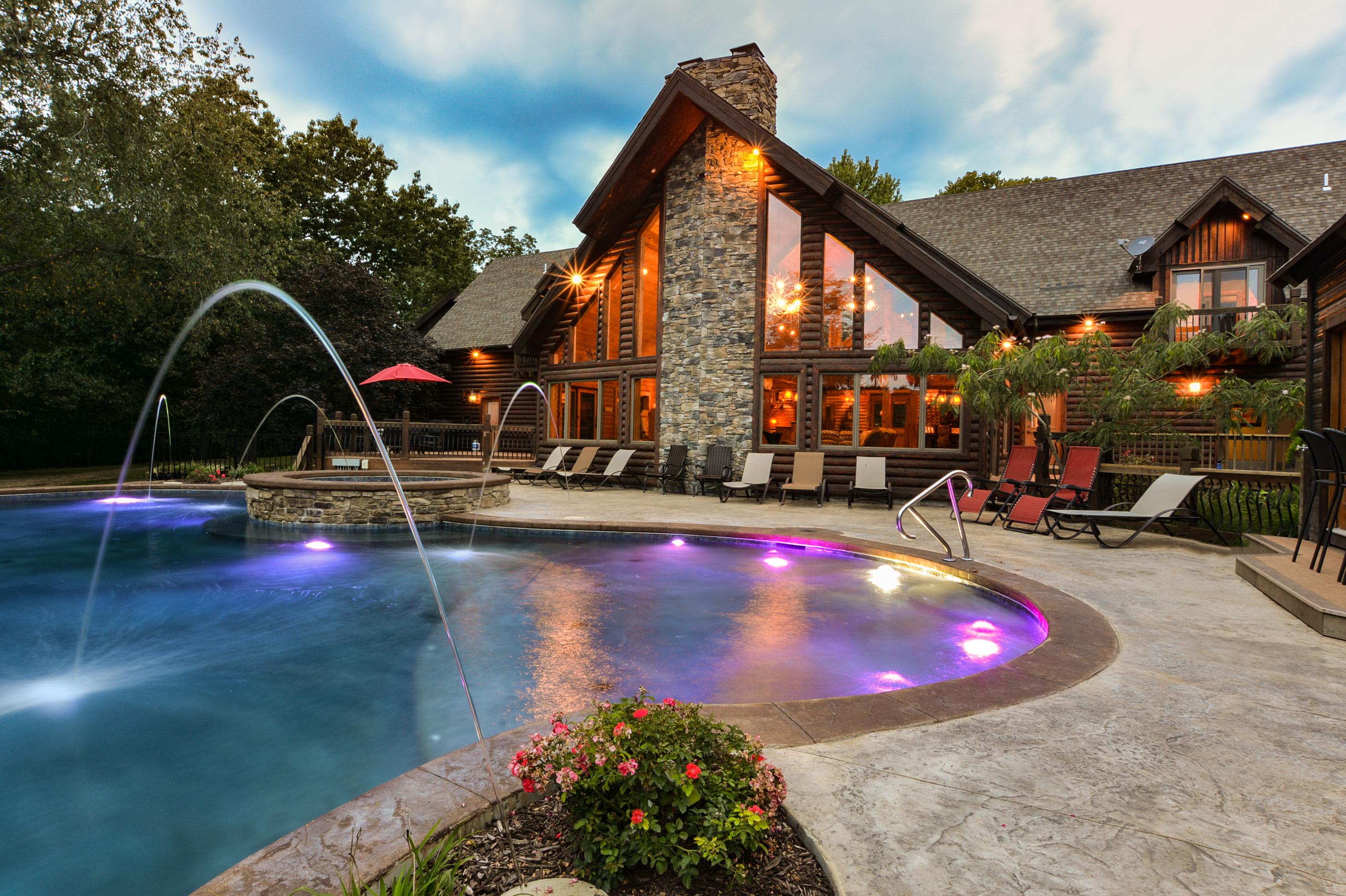 Property Image 1 - Private Luxury Lakefront Lodge wiith Huge Pool/Hot Tub - Outdoor Amenities