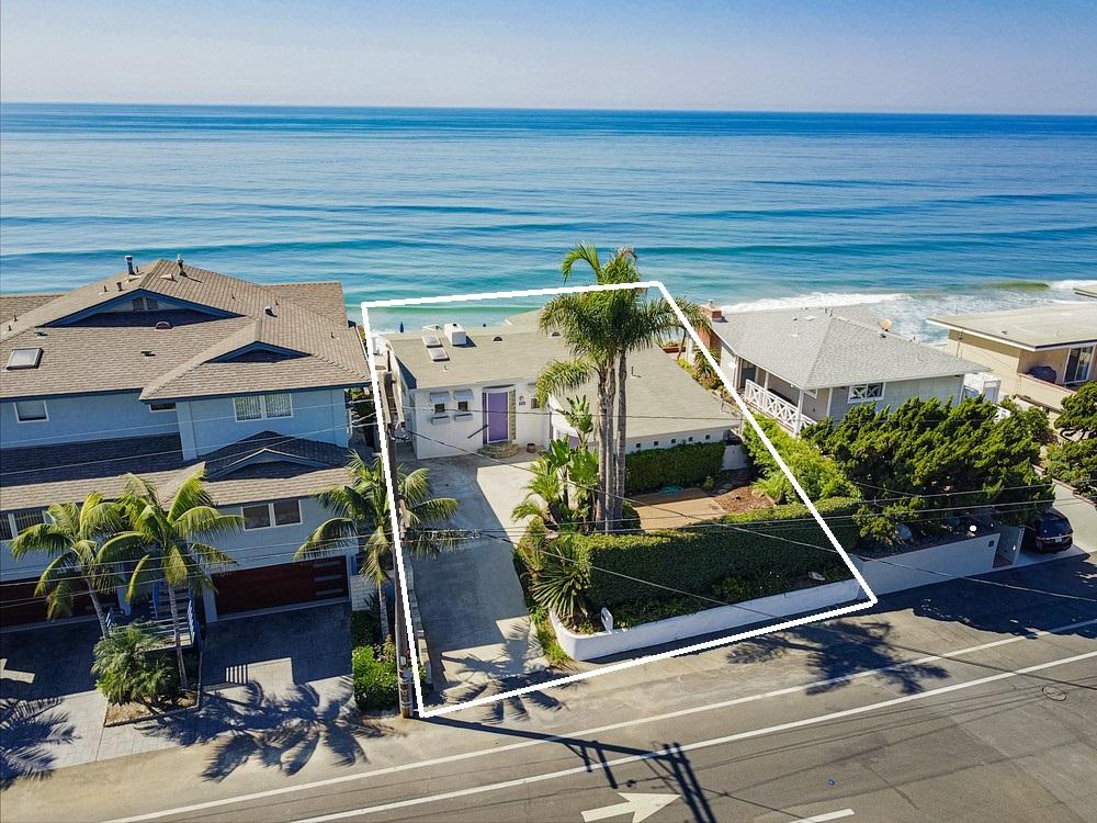 House with 40ft of Ocean Front, Direct Beach Access, & AC