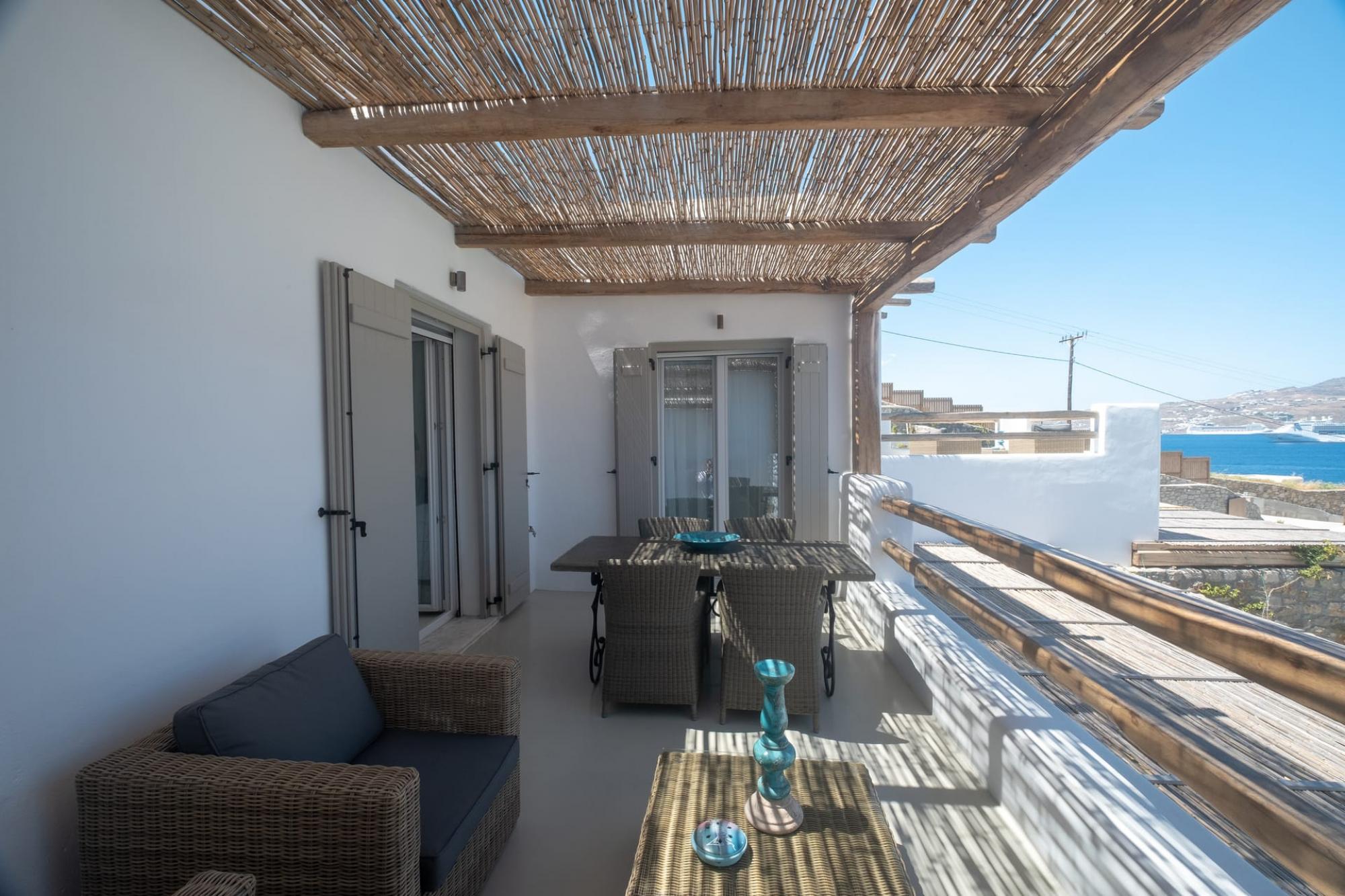 Property Image 2 - Relaxing Luxury 1 Bedroom Apartment with Beautiful Balcony Views Over Sea and Mykonos